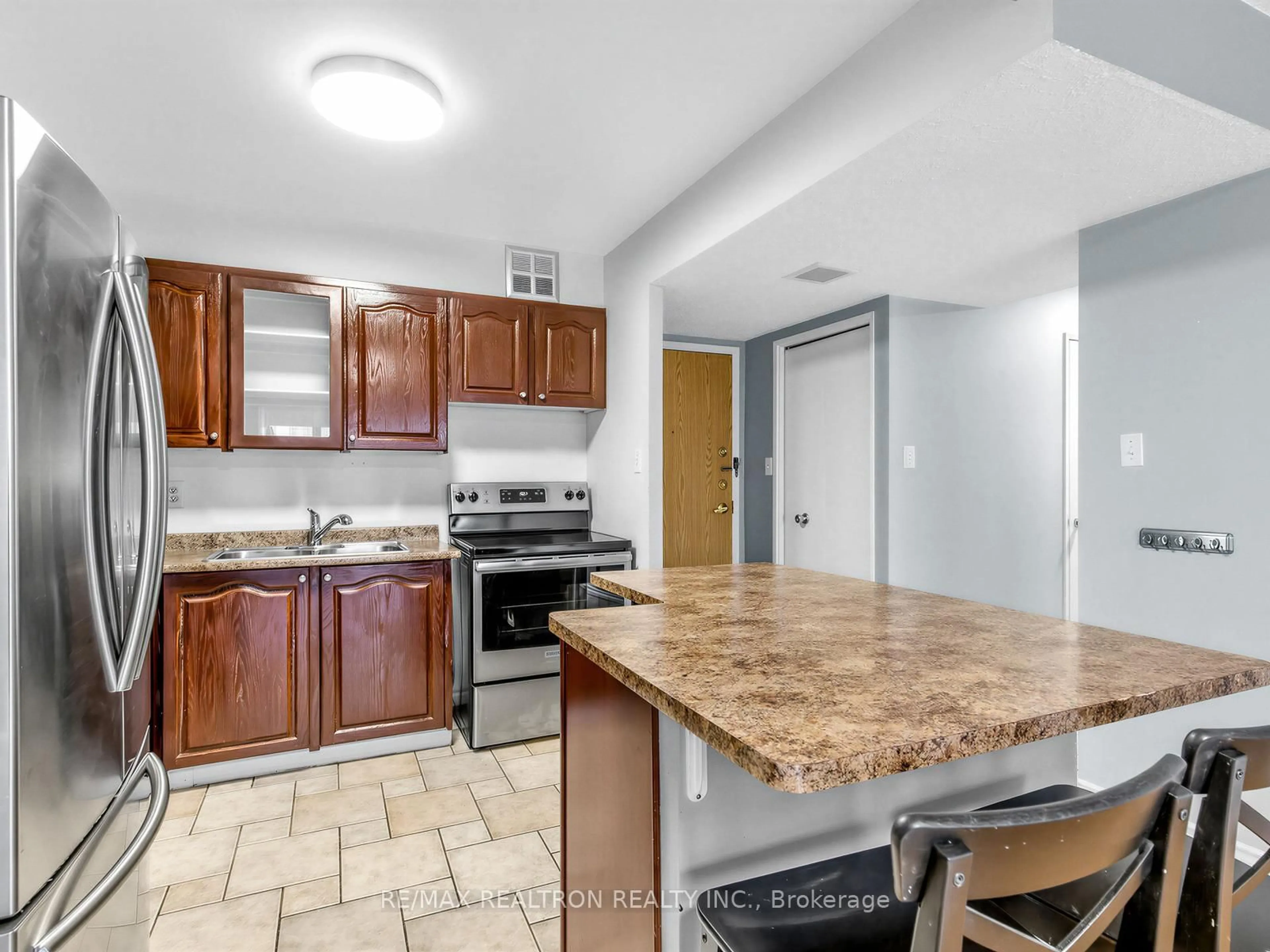 Standard kitchen, ceramic/tile floor for 20 Fashion Roseway #505, Toronto Ontario M2N 6B5