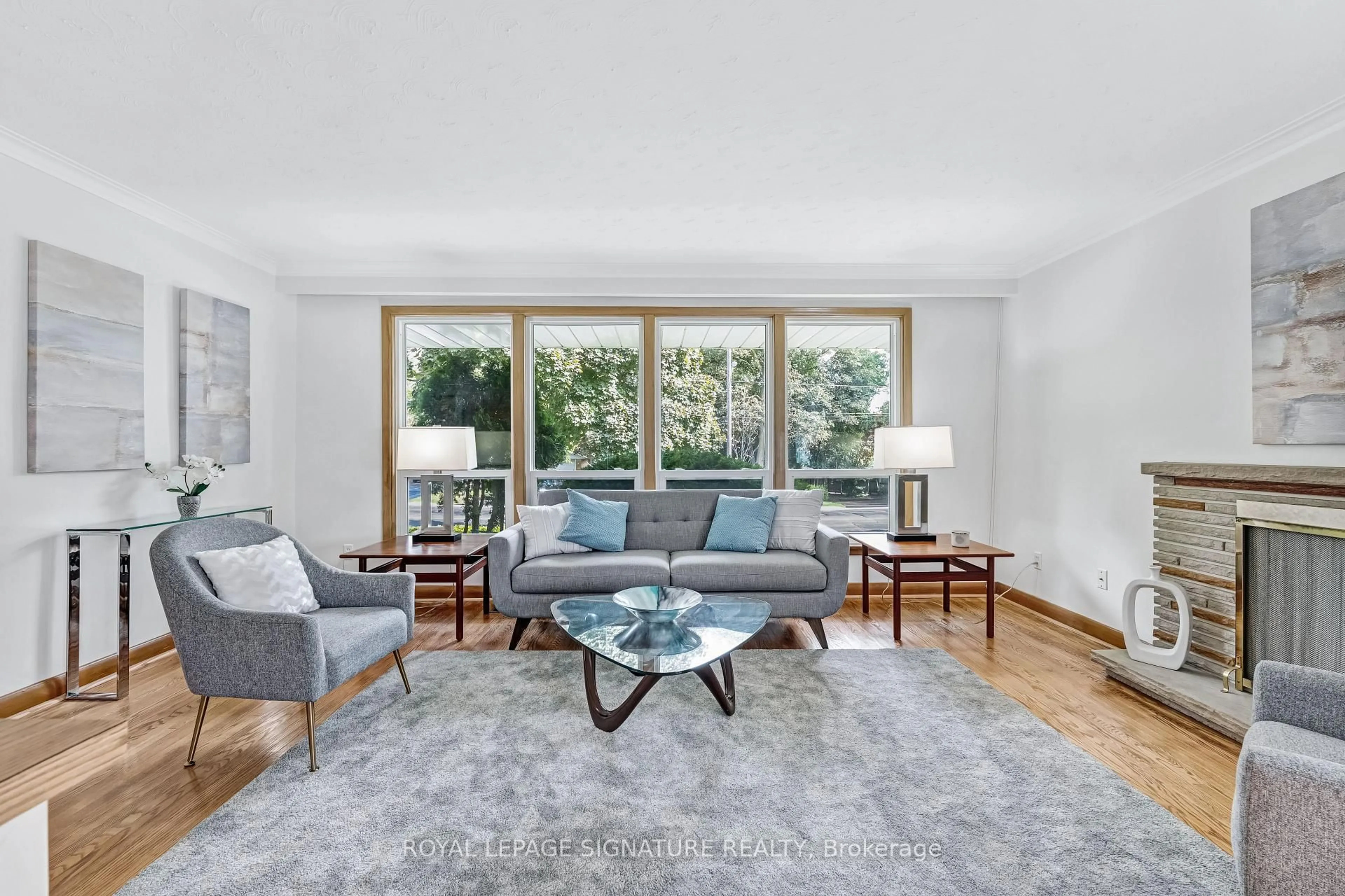 Living room with furniture, unknown for 186 Burbank Dr, Toronto Ontario M2K 1P4