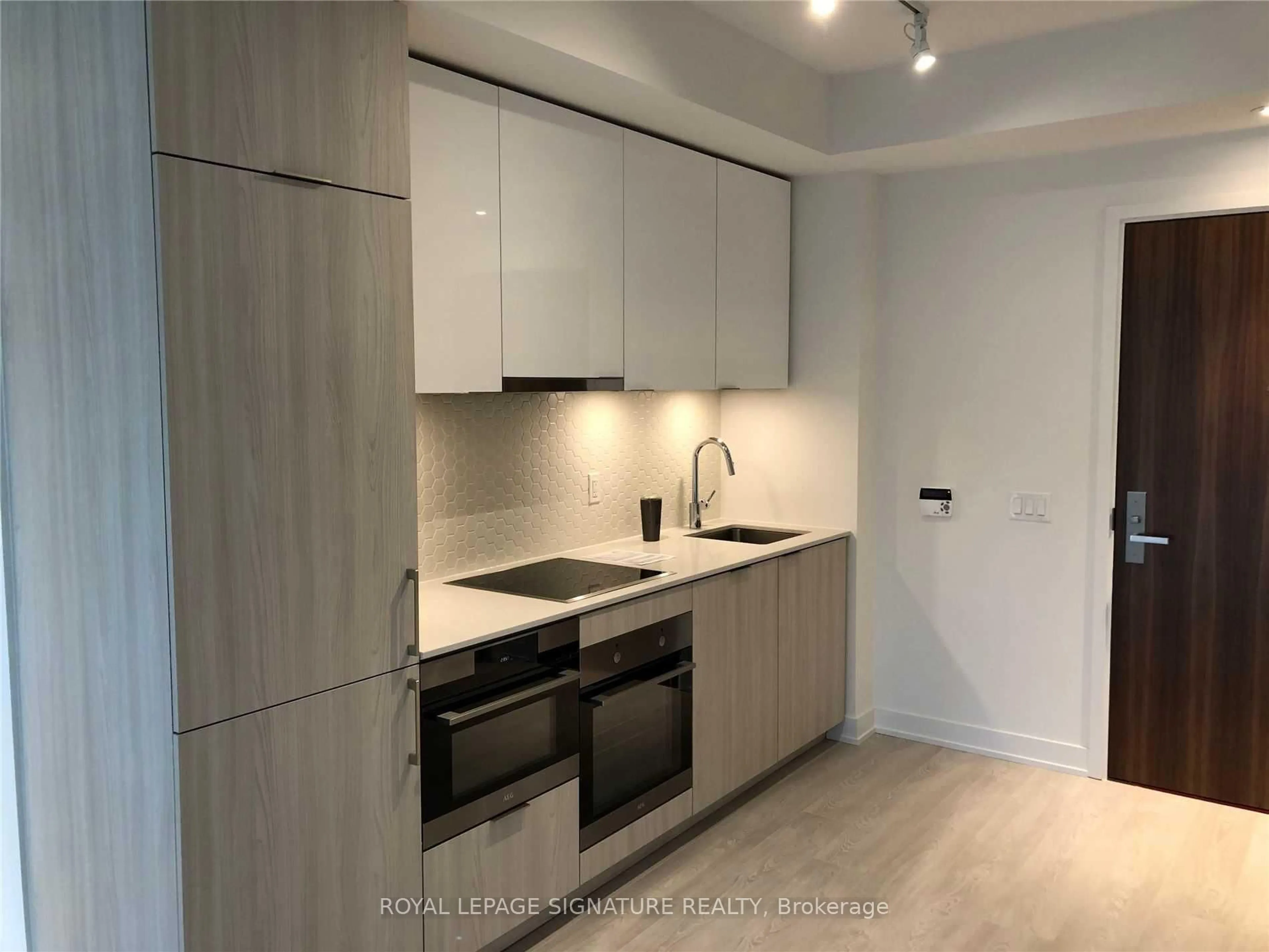 Standard kitchen, unknown for 15 Queens Quay #622, Toronto Ontario M5E 0C5