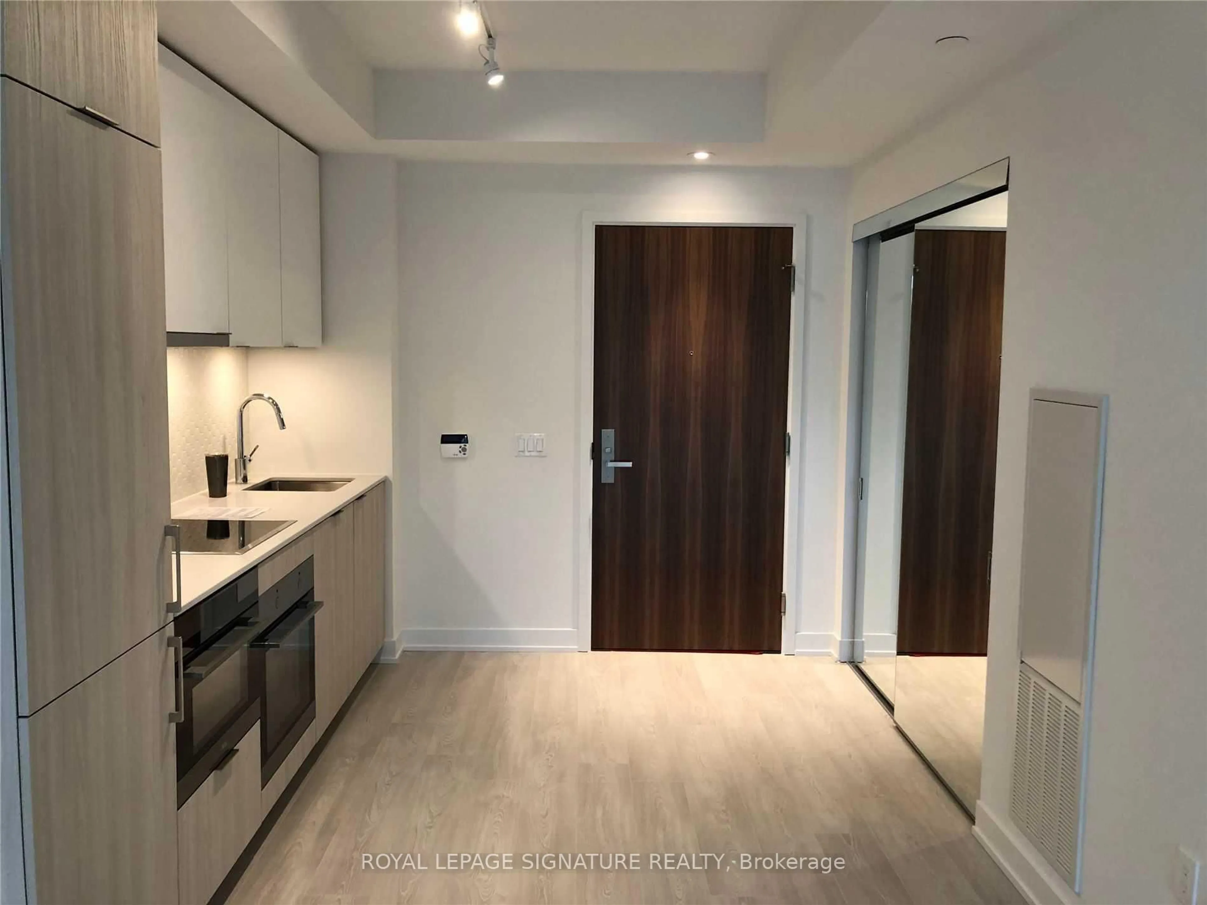 Standard kitchen, unknown for 15 Queens Quay #622, Toronto Ontario M5E 0C5