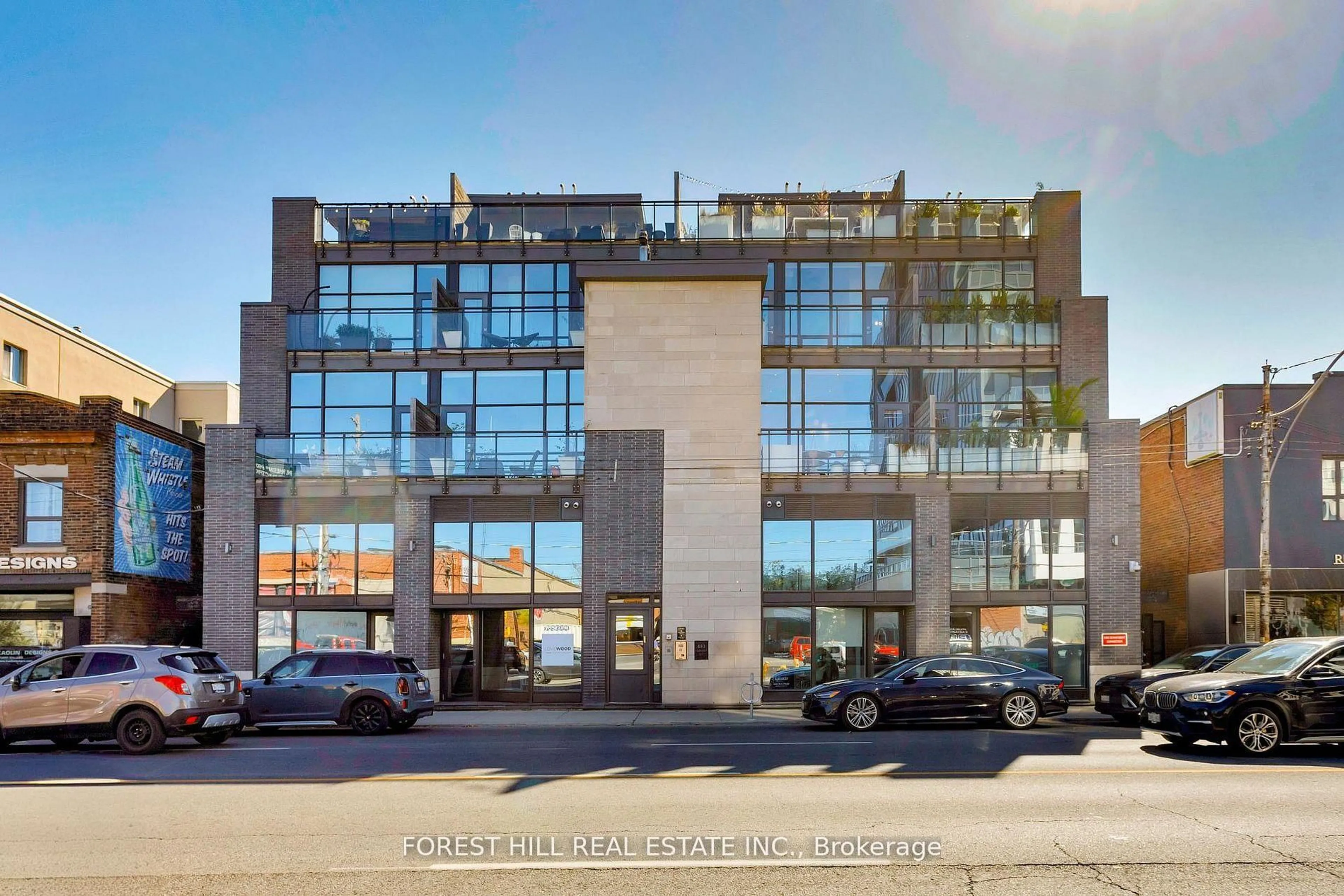 Indoor foyer for 483 Dupont St #204, Toronto Ontario M6G 1Y6