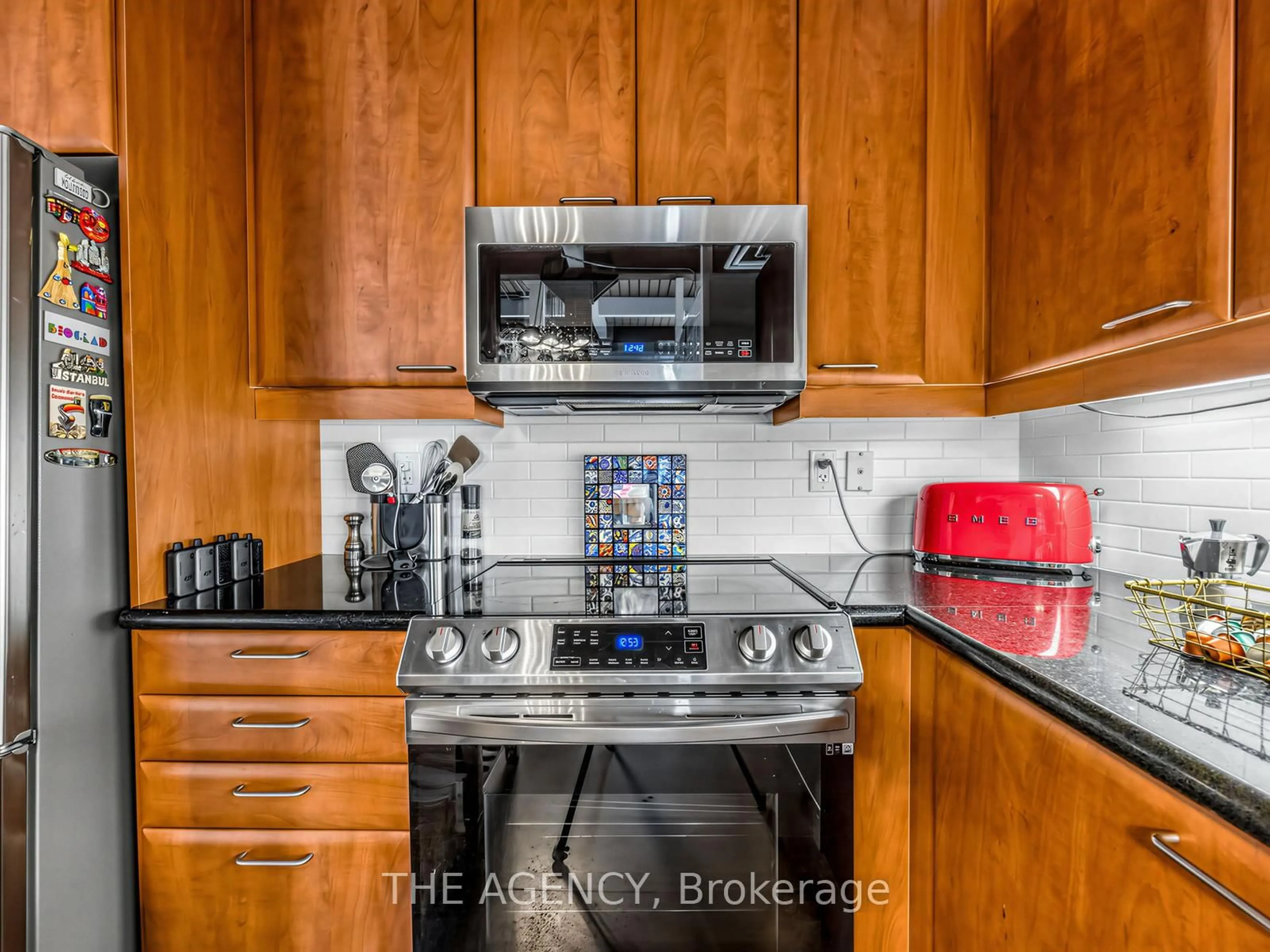 Standard kitchen, unknown for 955 Queen St #214, Toronto Ontario M6J 3X5