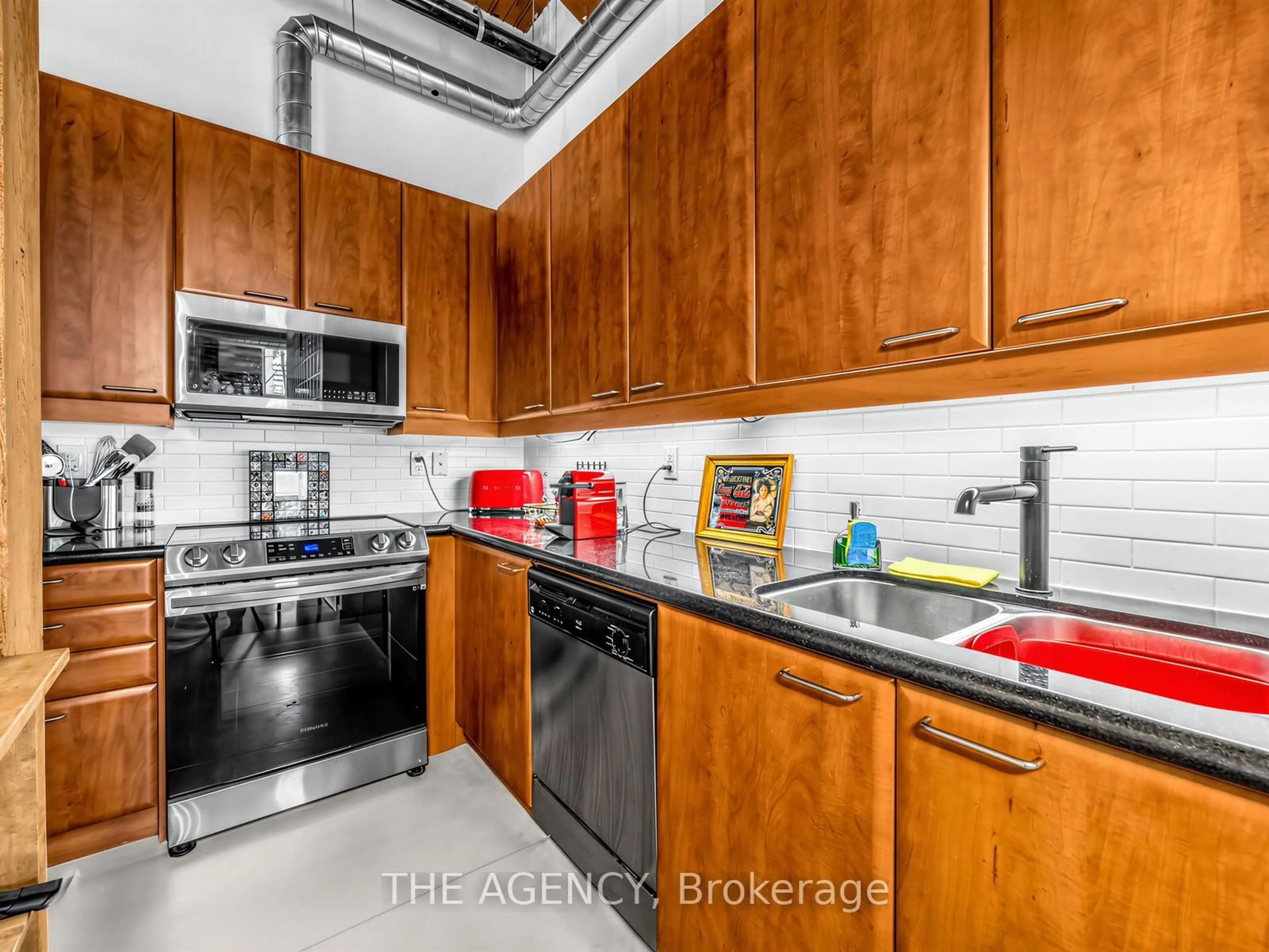 Standard kitchen, unknown for 955 Queen St #214, Toronto Ontario M6J 3X5