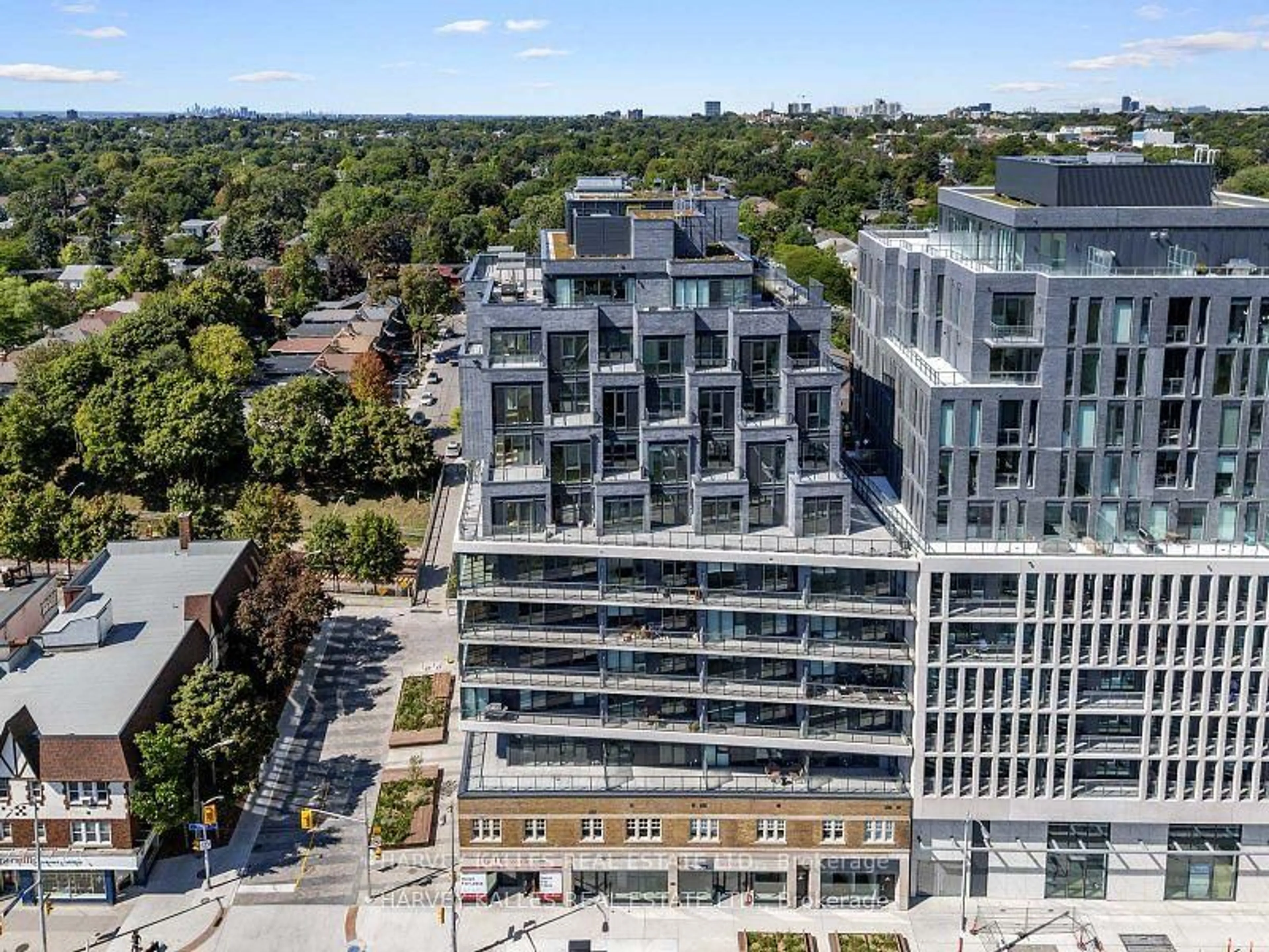 A pic from outside/outdoor area/front of a property/back of a property/a pic from drone, city buildings view from balcony for 8 Manor Rd #PH1, Toronto Ontario M4S 2A5