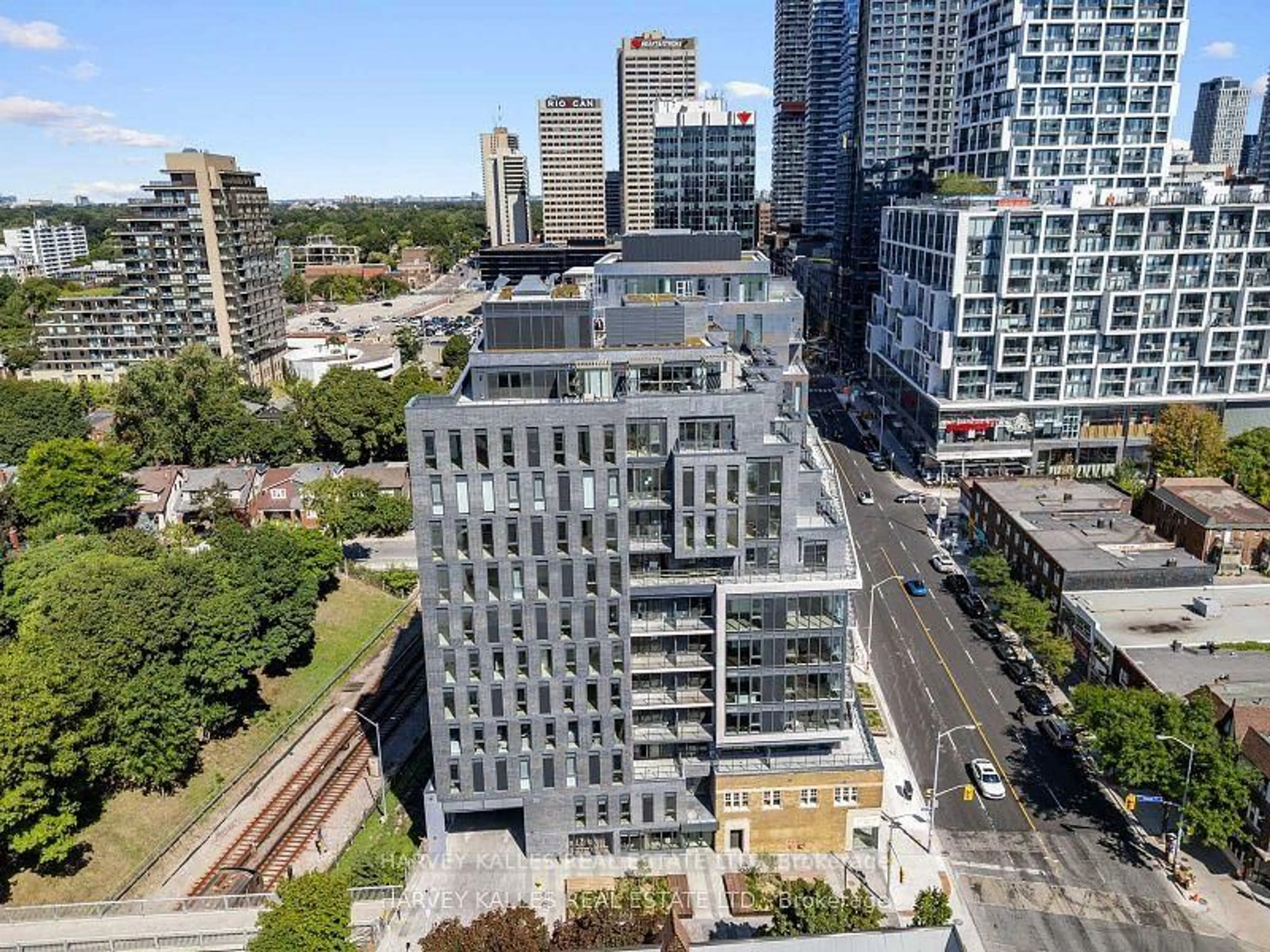 A pic from outside/outdoor area/front of a property/back of a property/a pic from drone, city buildings view from balcony for 8 Manor Rd #PH1, Toronto Ontario M4S 2A5