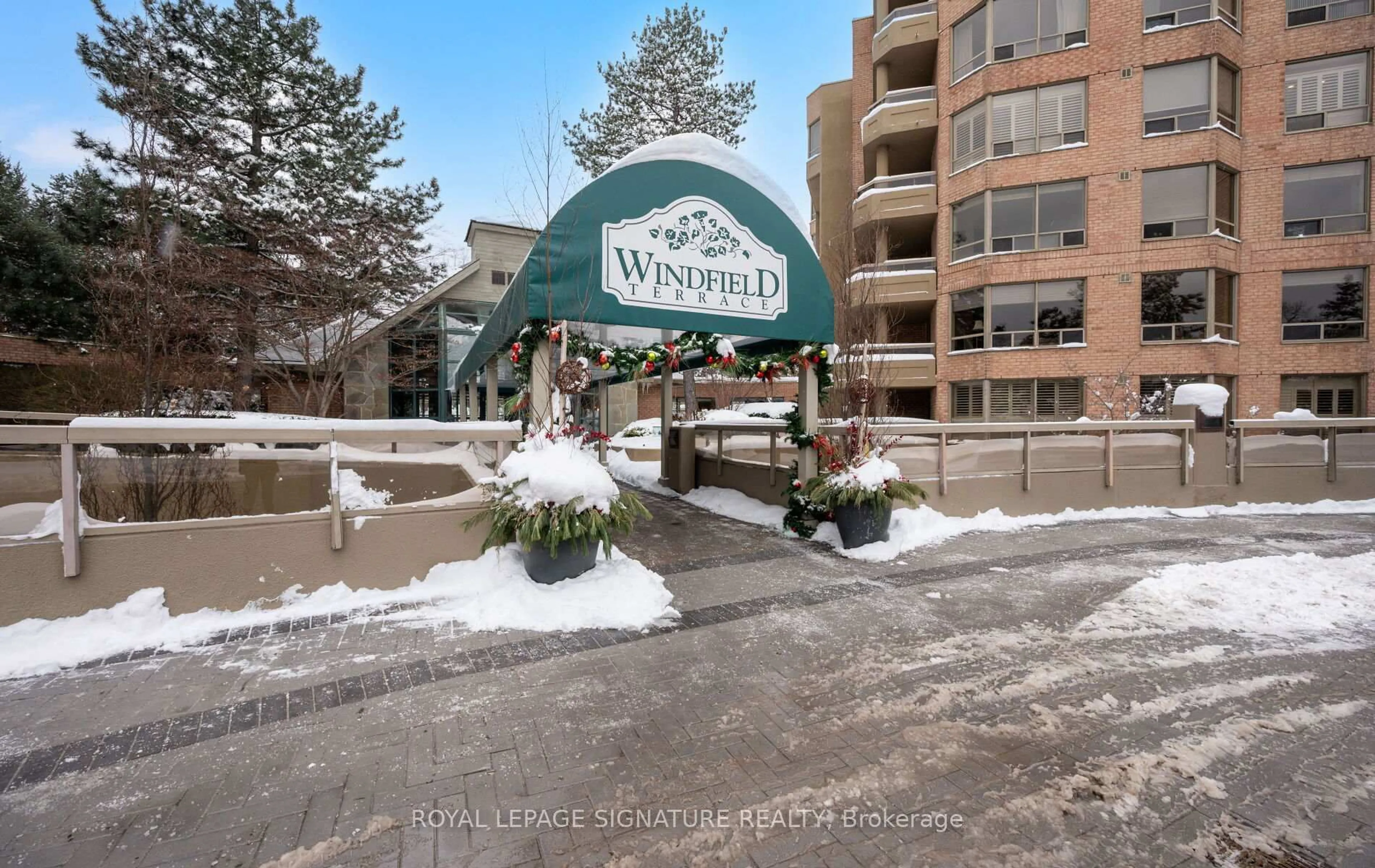 Indoor foyer for 1200 Don Mills Rd #315, Toronto Ontario M3B 3N8