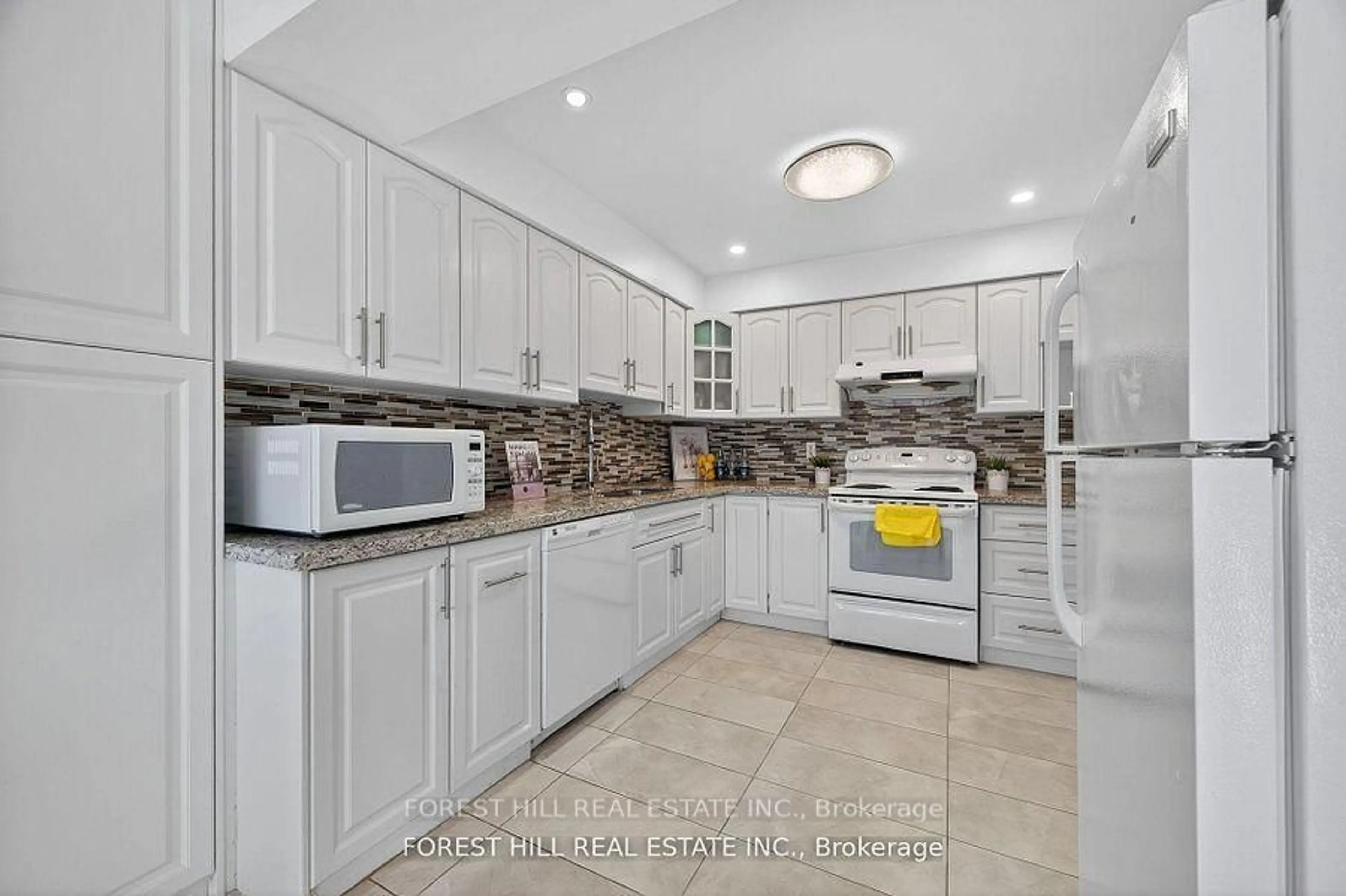 Standard kitchen, ceramic/tile floor for 38 Carnival Crt, Toronto Ontario M2R 3T8