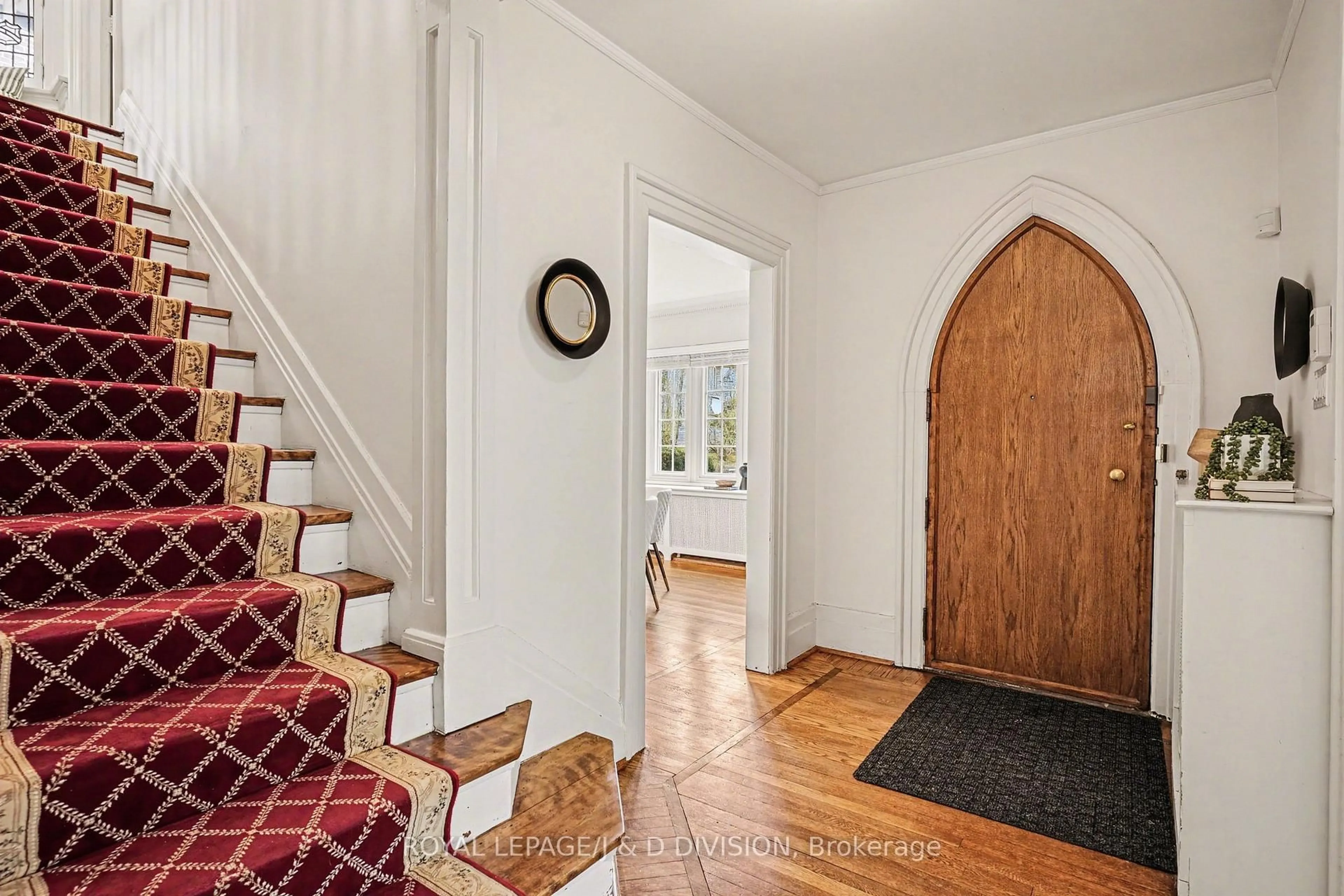 Indoor foyer for 12 Weybourne Cres, Toronto Ontario M4N 2R3