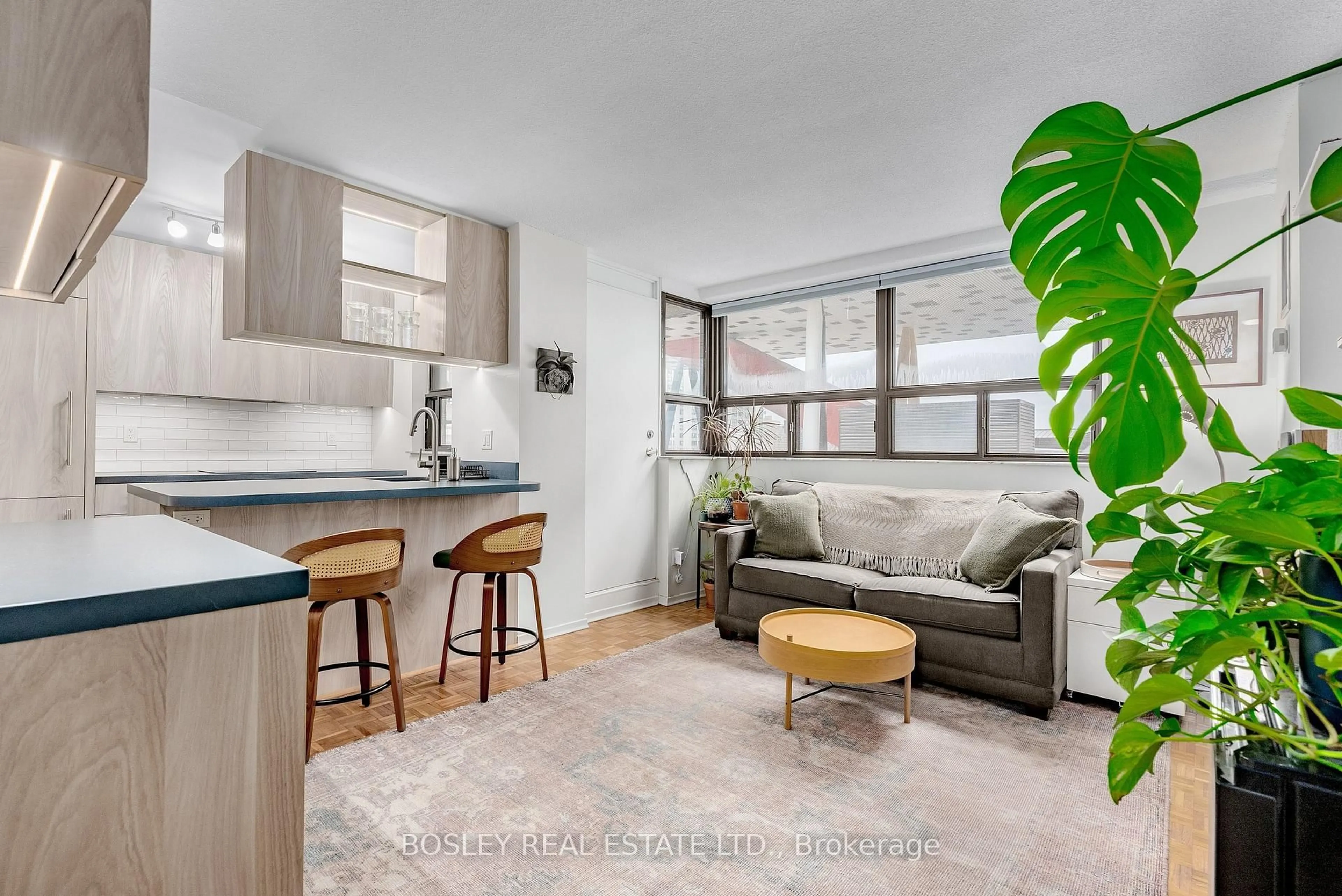 Open concept kitchen, unknown for 89 McCaul St #613, Toronto Ontario M5T 2X3