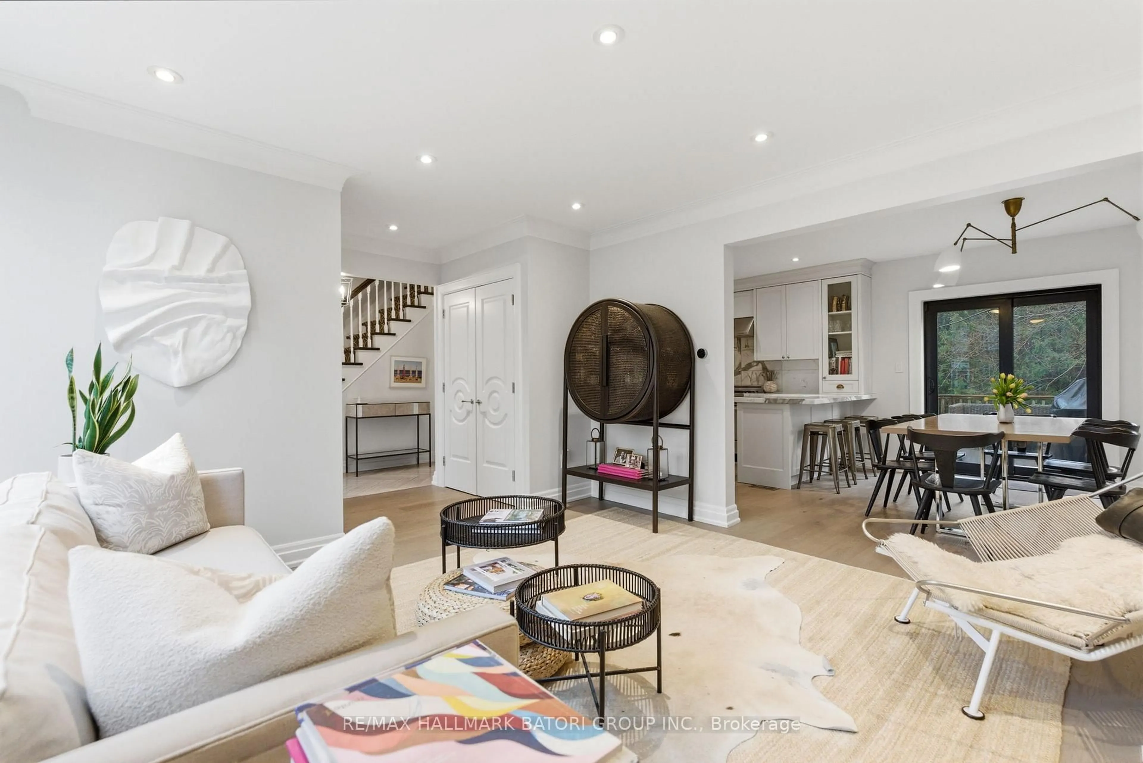 Living room with furniture, unknown for 69 Kimbark Blvd, Toronto Ontario M5N 2X9