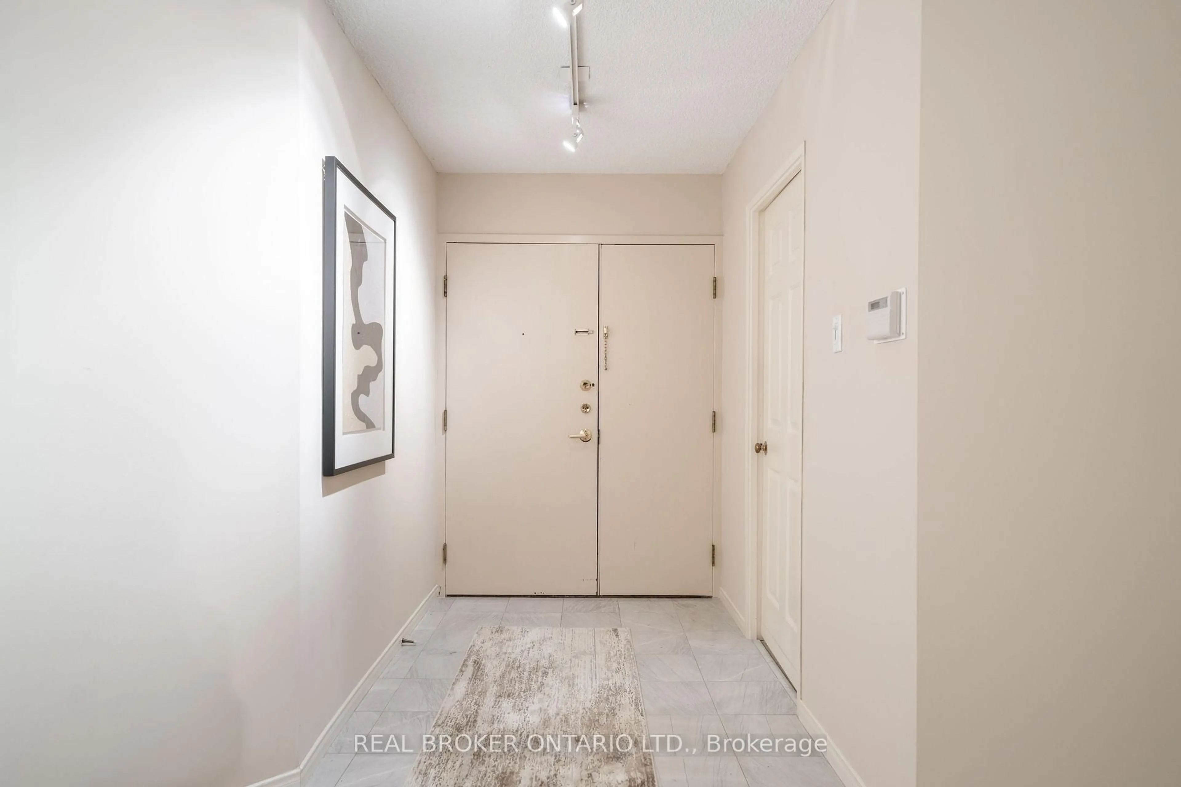 Indoor entryway for 131 Beecroft Rd #306, Toronto Ontario M2N 6G9