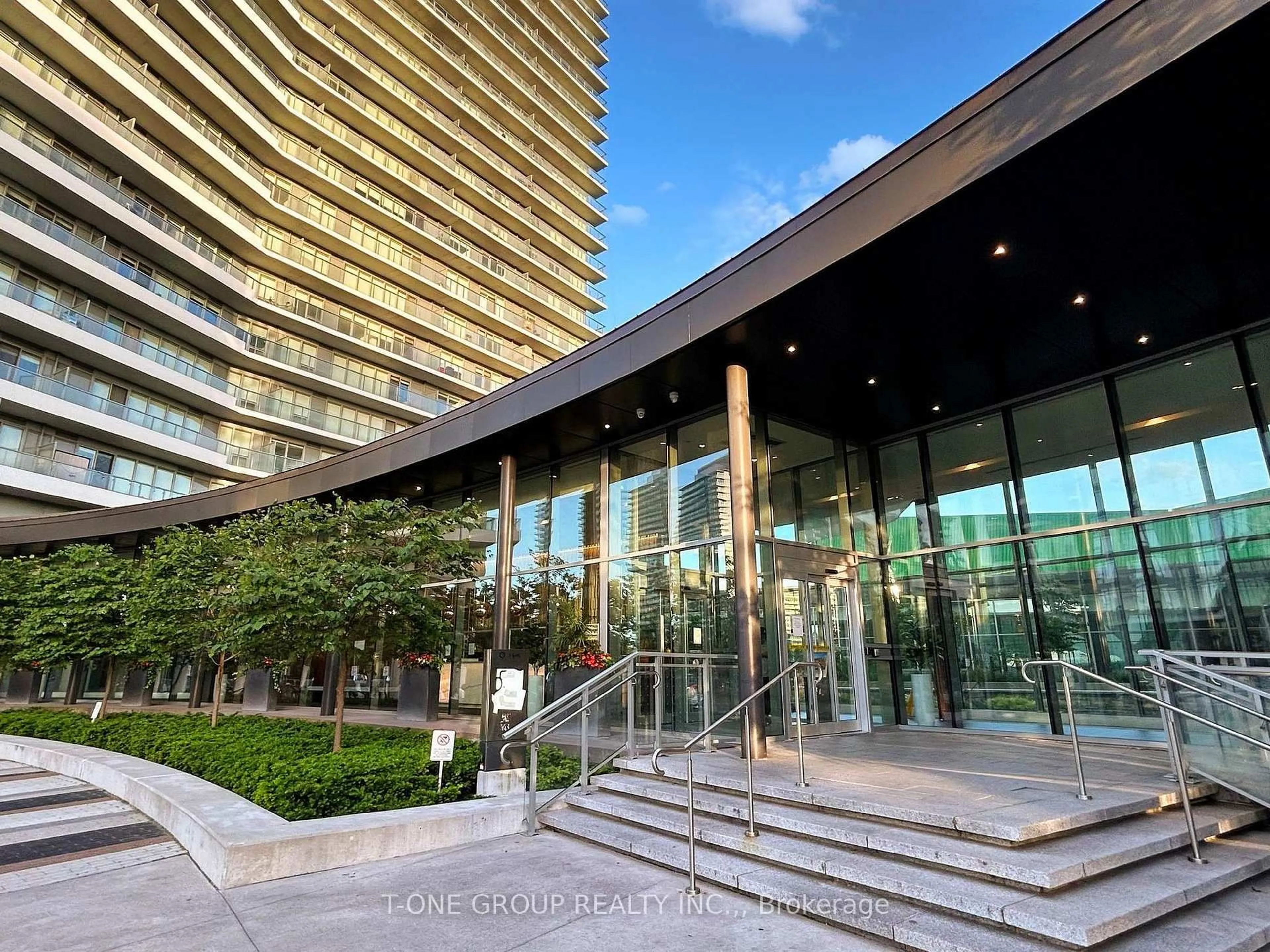 Indoor foyer for 117 Mcmahon Dr #1203, Toronto Ontario M2K 2X9