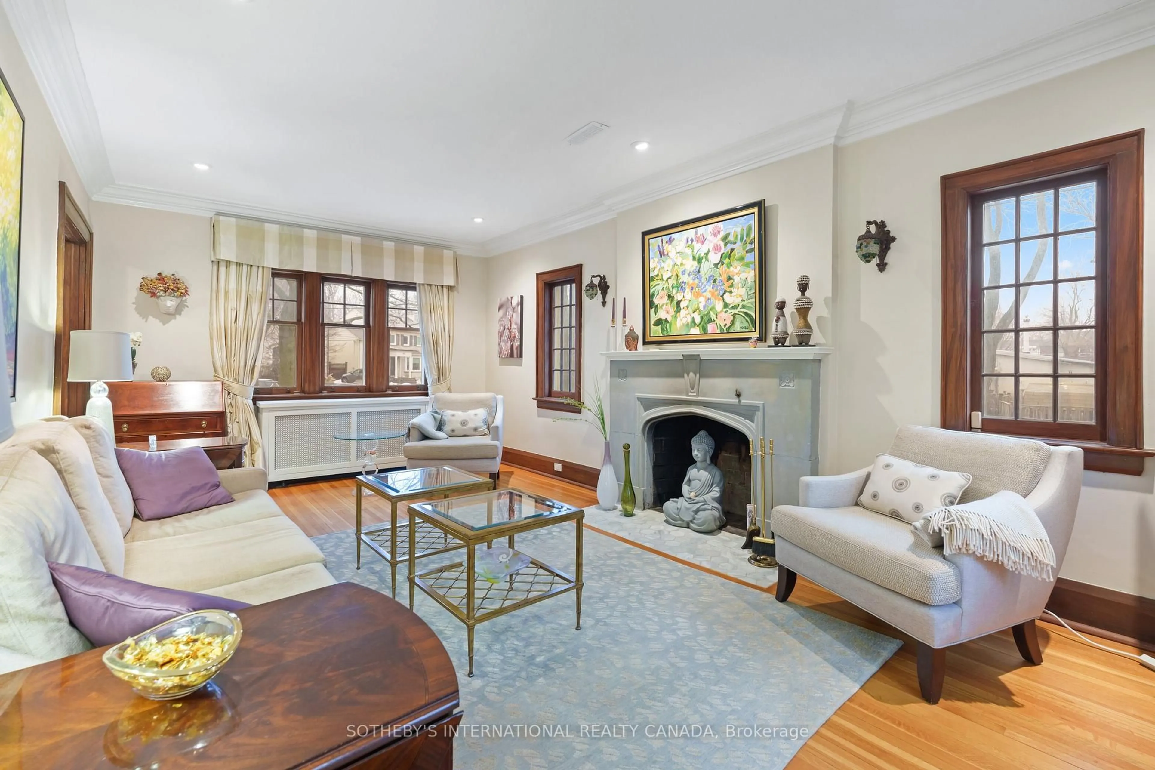 Living room with furniture, unknown for 155 Dinnick Cres, Toronto Ontario M4N 1M2