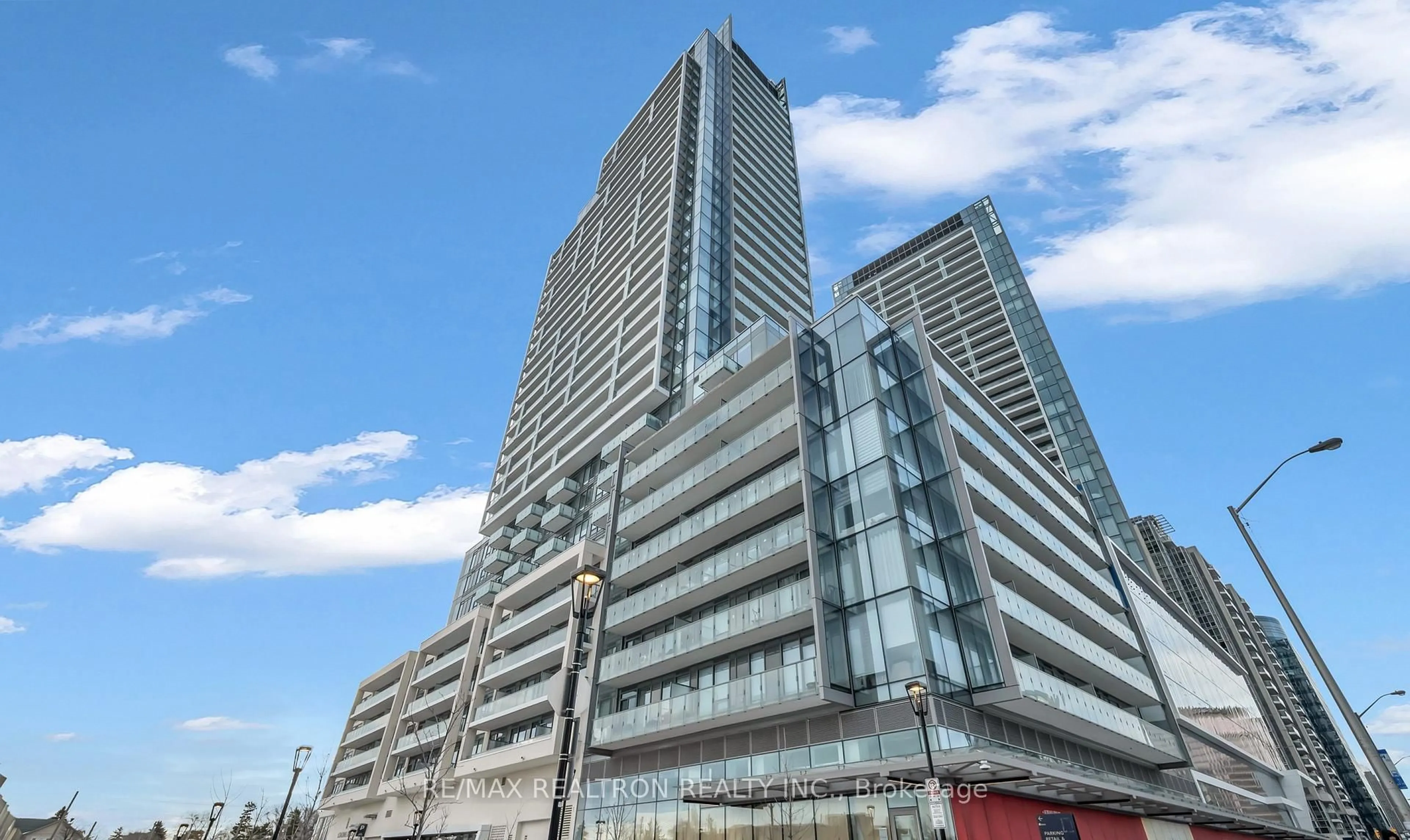 Indoor foyer for 7 Golden Lion Hts #N643, Toronto Ontario M2M 0C1