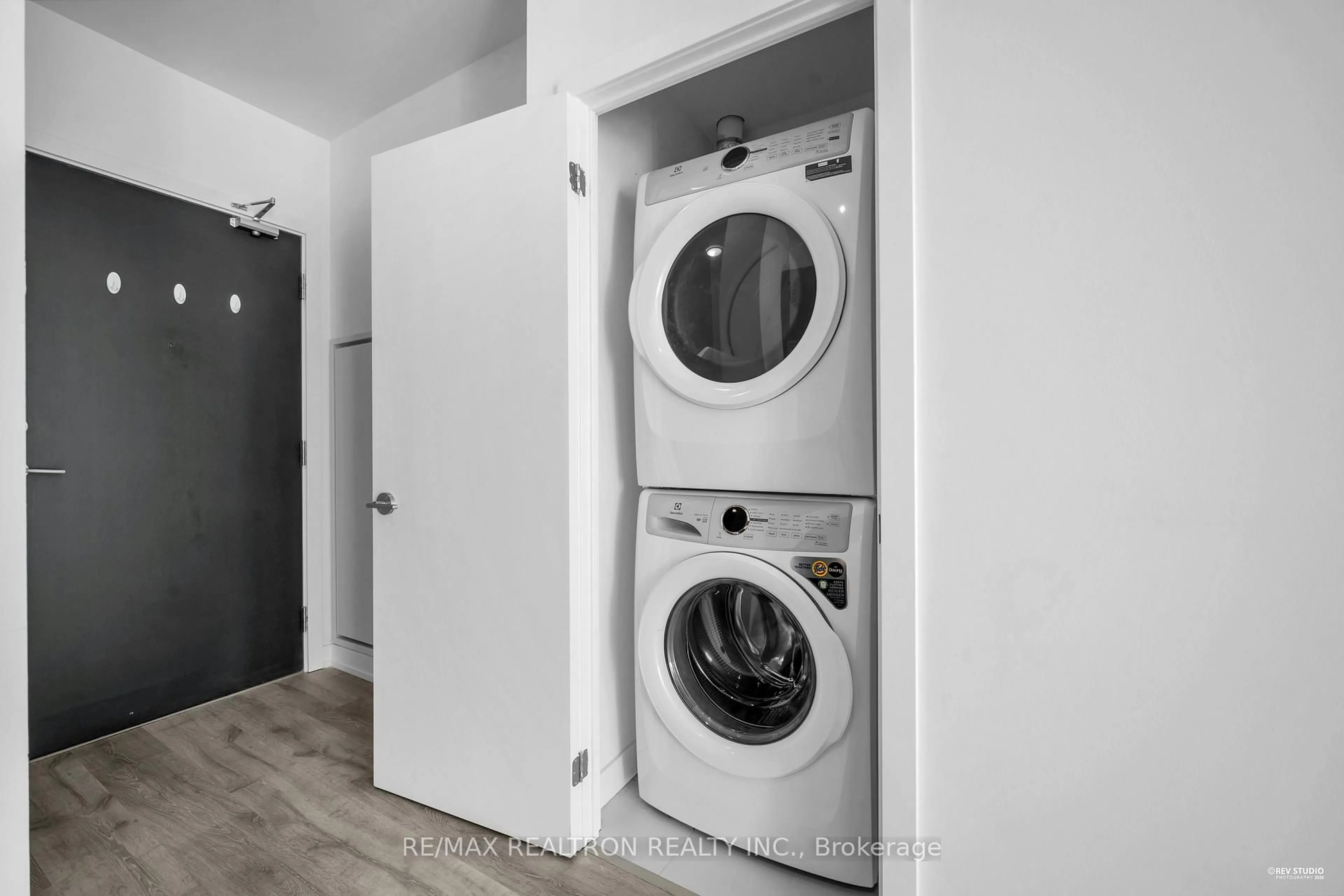 Laundry room for 7 Golden Lion Hts #N643, Toronto Ontario M2M 0C1