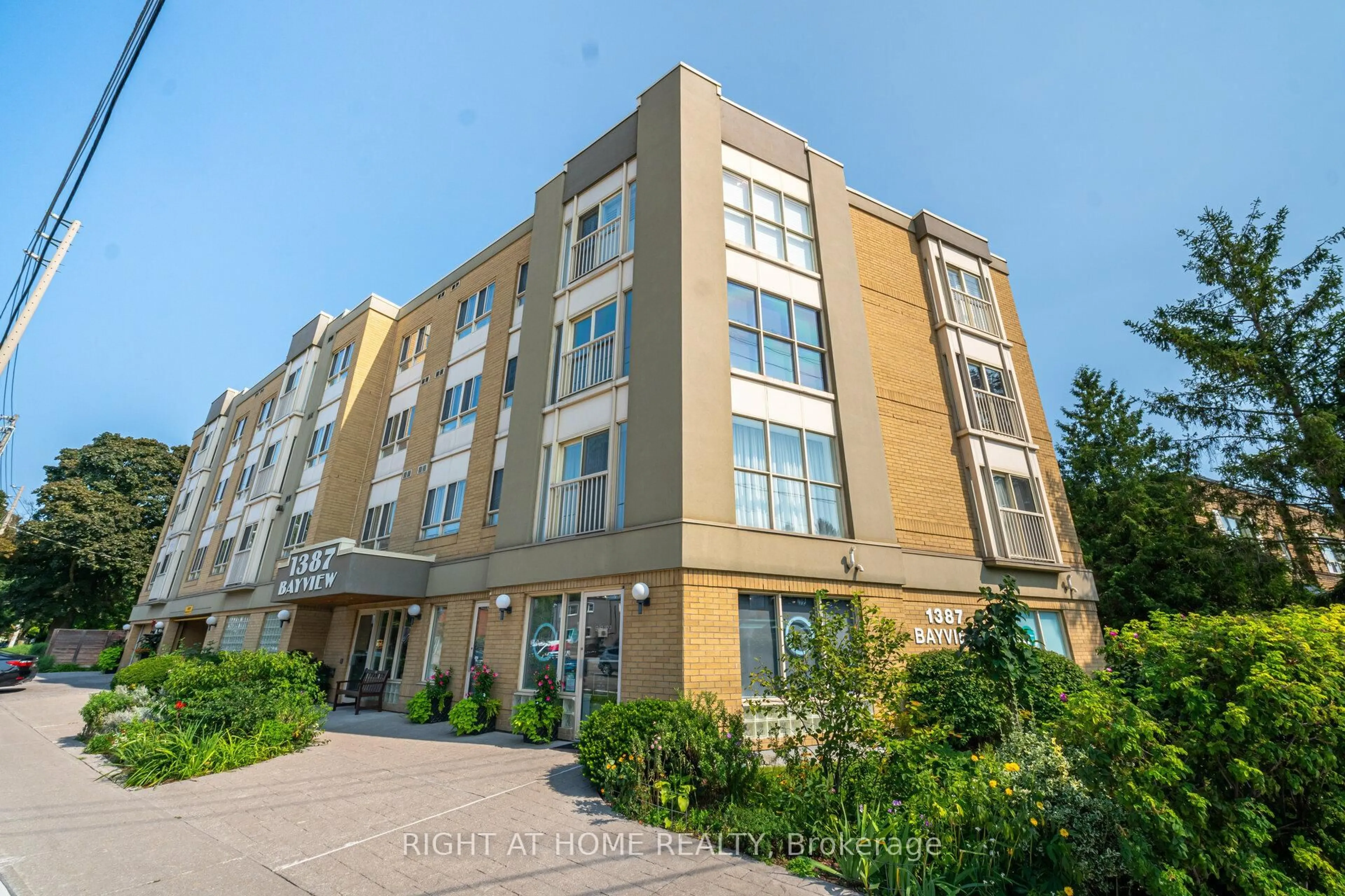 Patio, building for 1387 Bayview Ave #306, Toronto Ontario M4G 3A5
