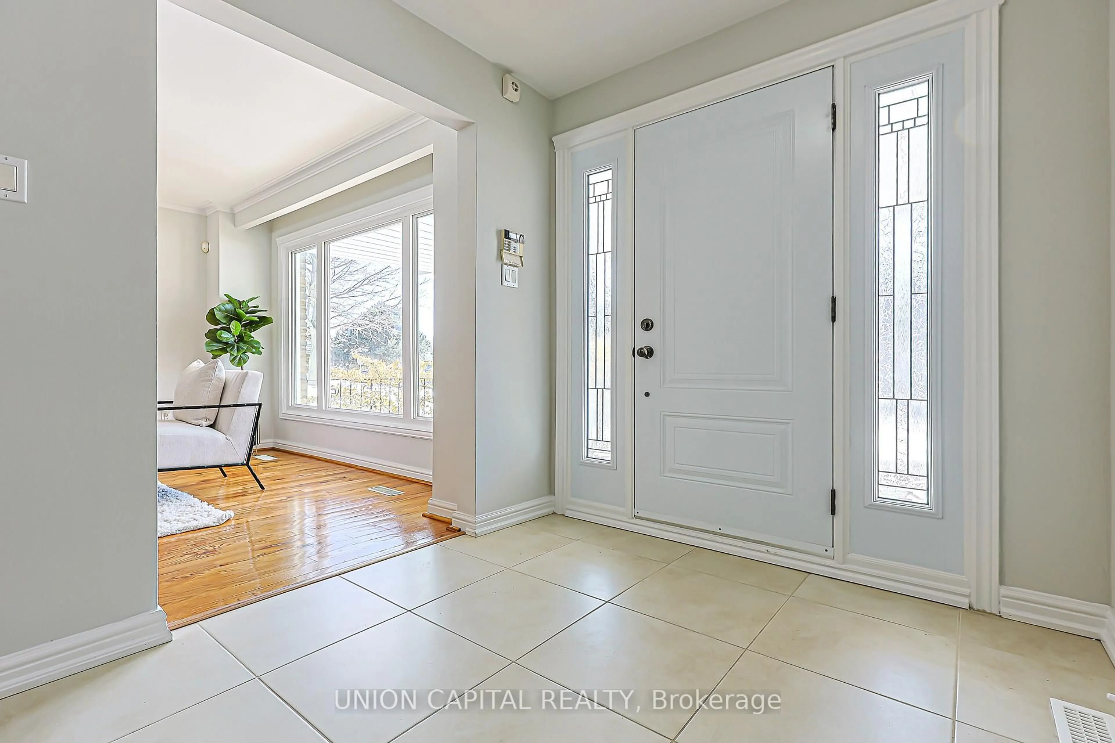 Indoor entryway for 52 Barkwood Cres, Toronto Ontario M2H 3G6