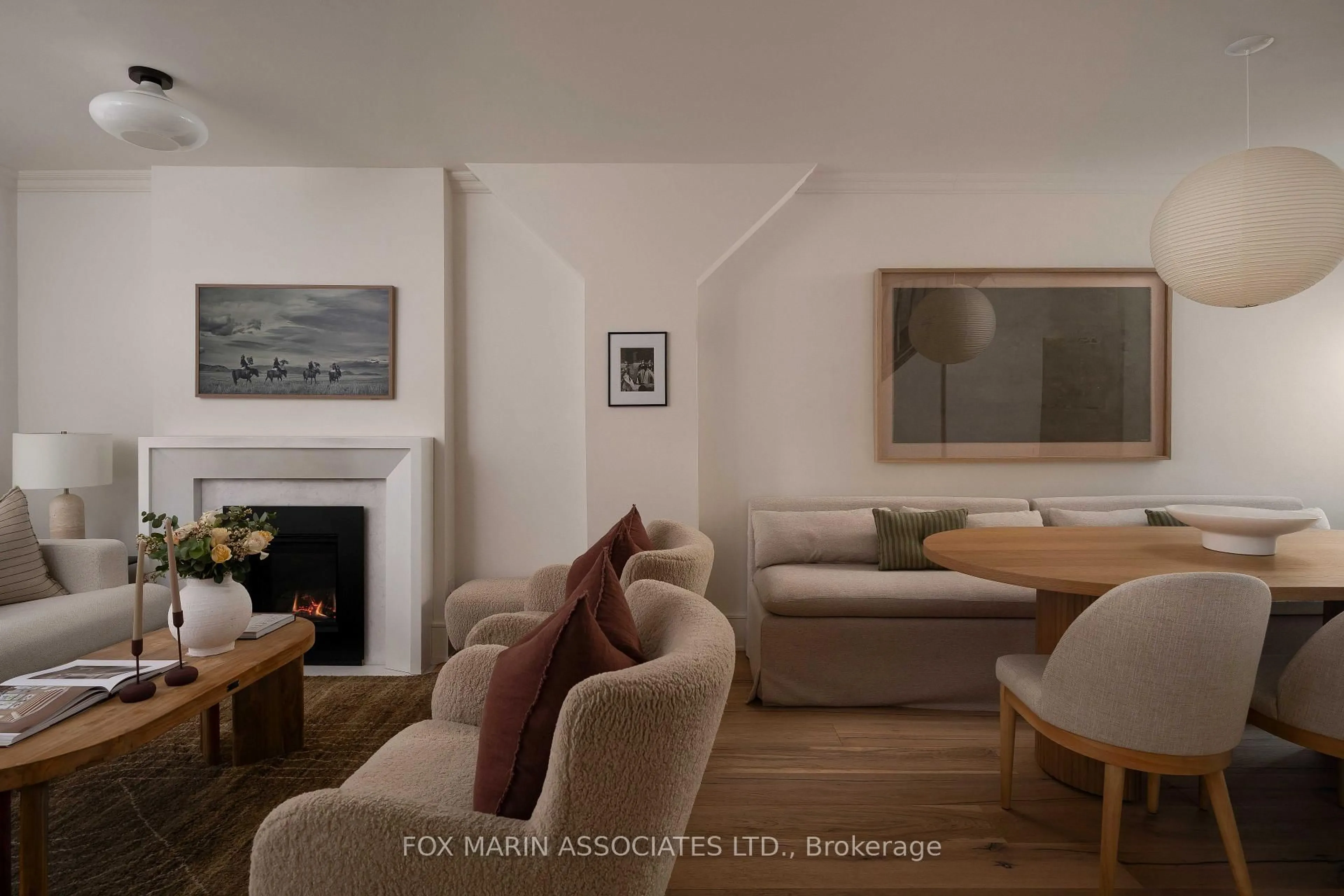 Living room with furniture, unknown for 266 Roselawn Ave, Toronto Ontario M4R 1E9