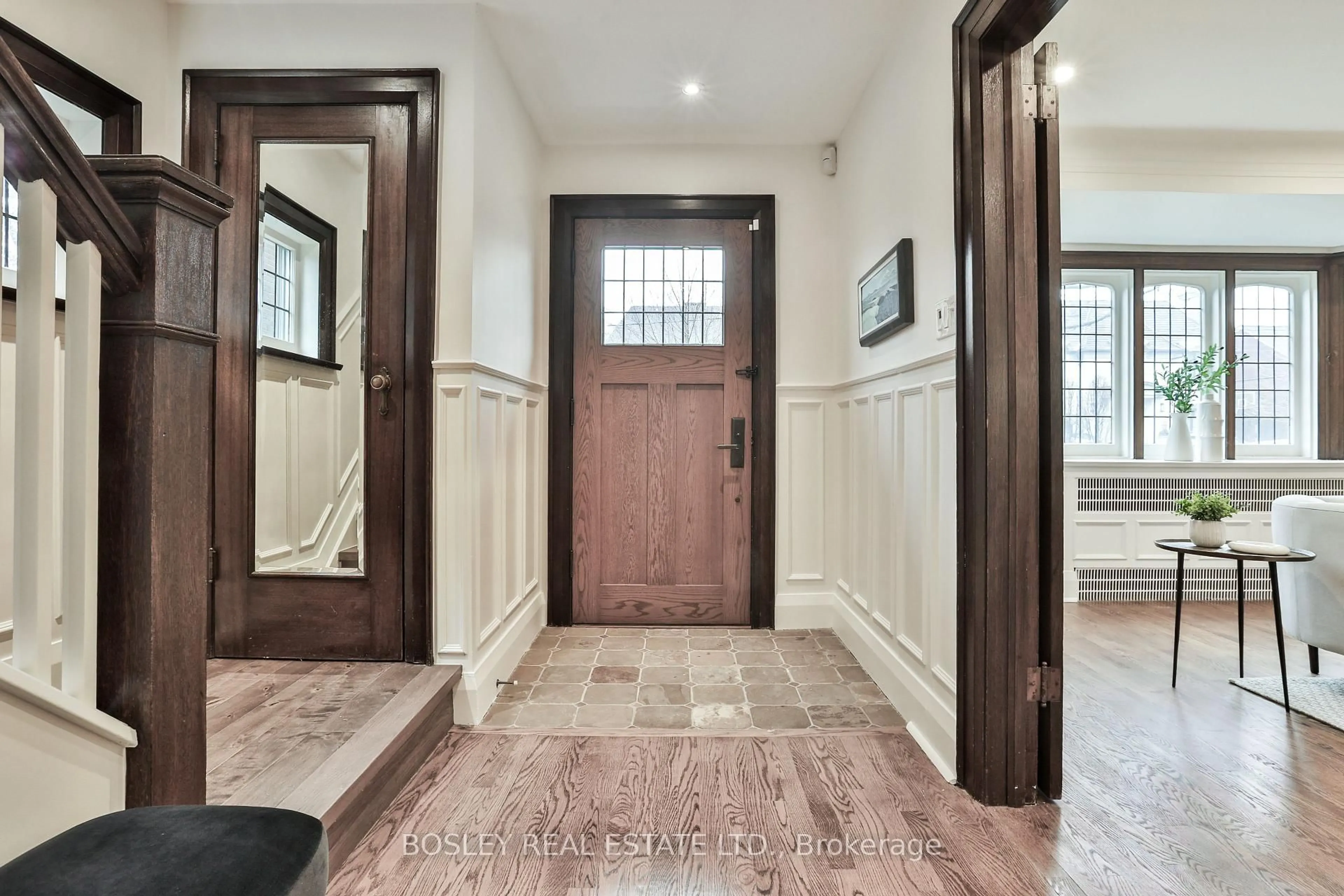 Indoor entryway for 268 Glengrove Ave, Toronto Ontario M5N 1W2