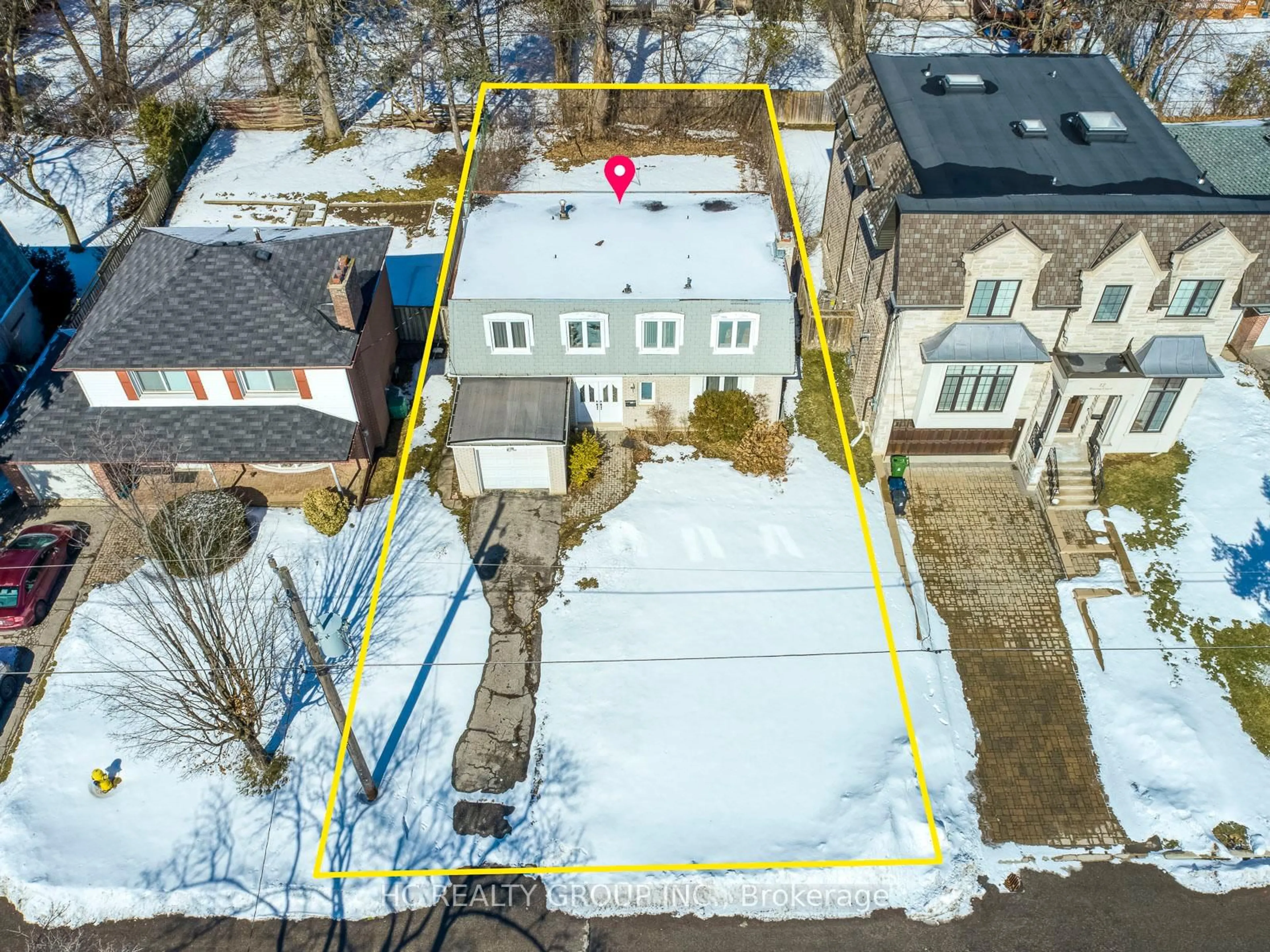 A pic from outside/outdoor area/front of a property/back of a property/a pic from drone, street for 10 Waring Crt, Toronto Ontario M2N 4G7