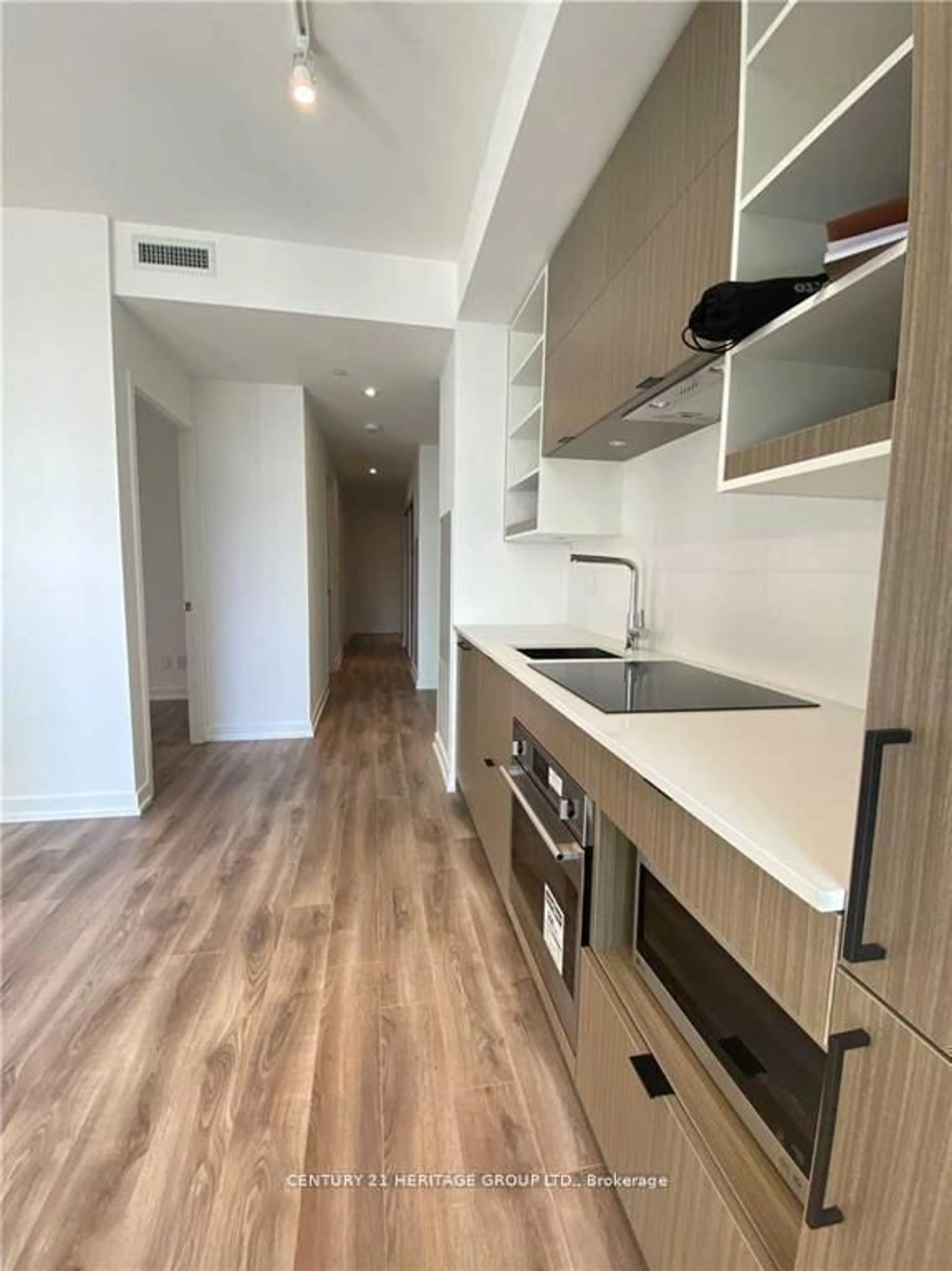 Standard kitchen, wood/laminate floor for 20 Edward St #514, Toronto Ontario M5G 1C9