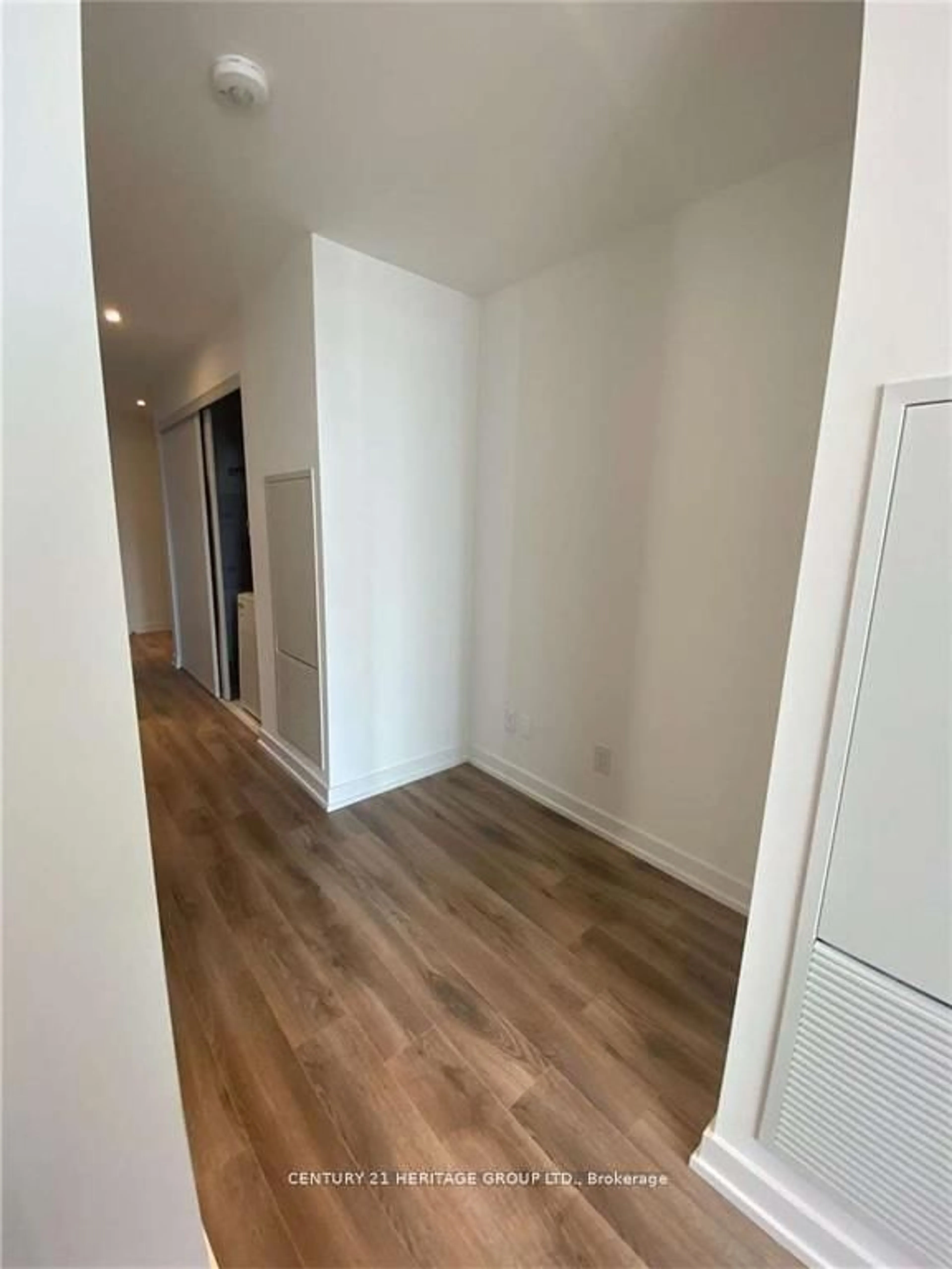 A pic of a room for 20 Edward St #514, Toronto Ontario M5G 1C9