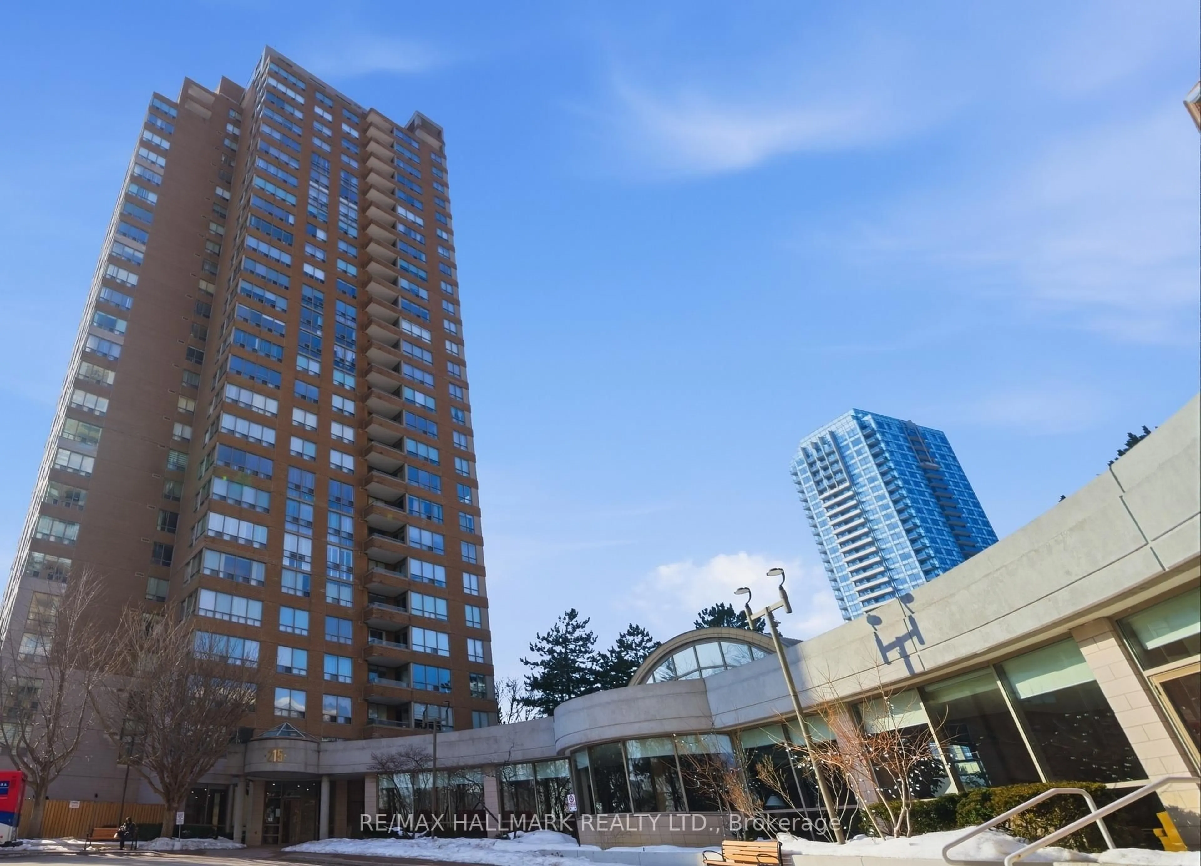 Indoor foyer for 215 Wynford Dr #2002, Toronto Ontario M3C 3P5