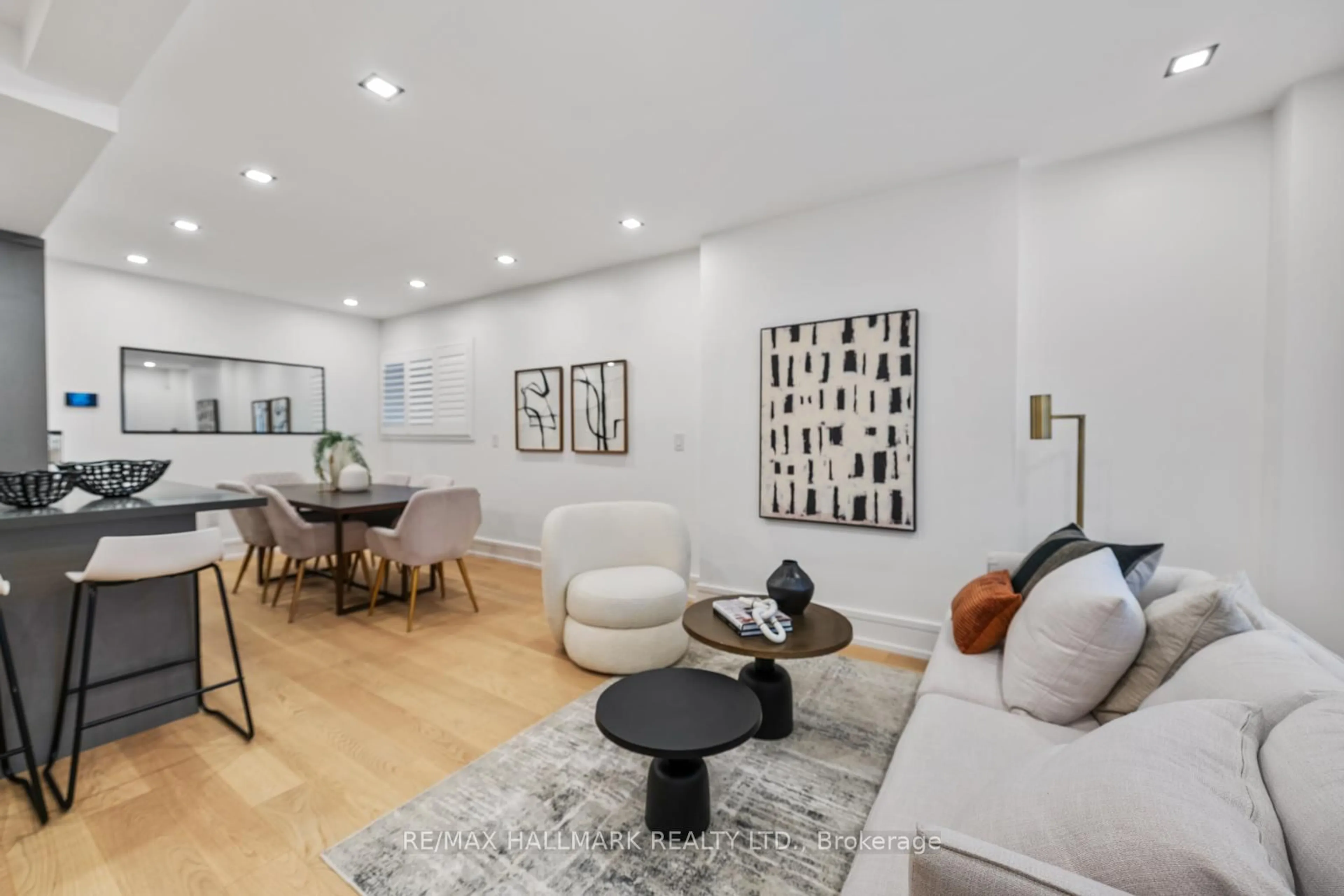 Living room with furniture, unknown for 86 Albertus Ave, Toronto Ontario M4R 1J7