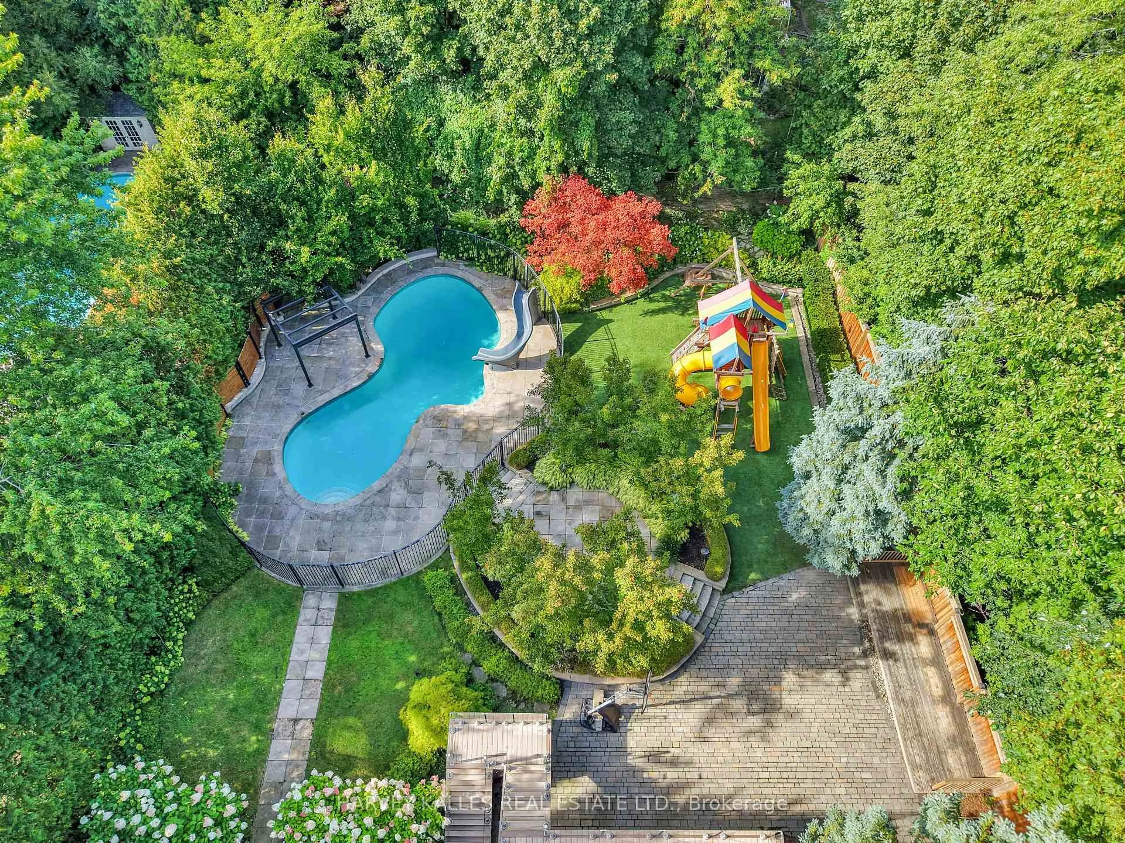A pic from outside/outdoor area/front of a property/back of a property/a pic from drone, unknown for 113 Coldstream Ave, Toronto Ontario M5N 1X7