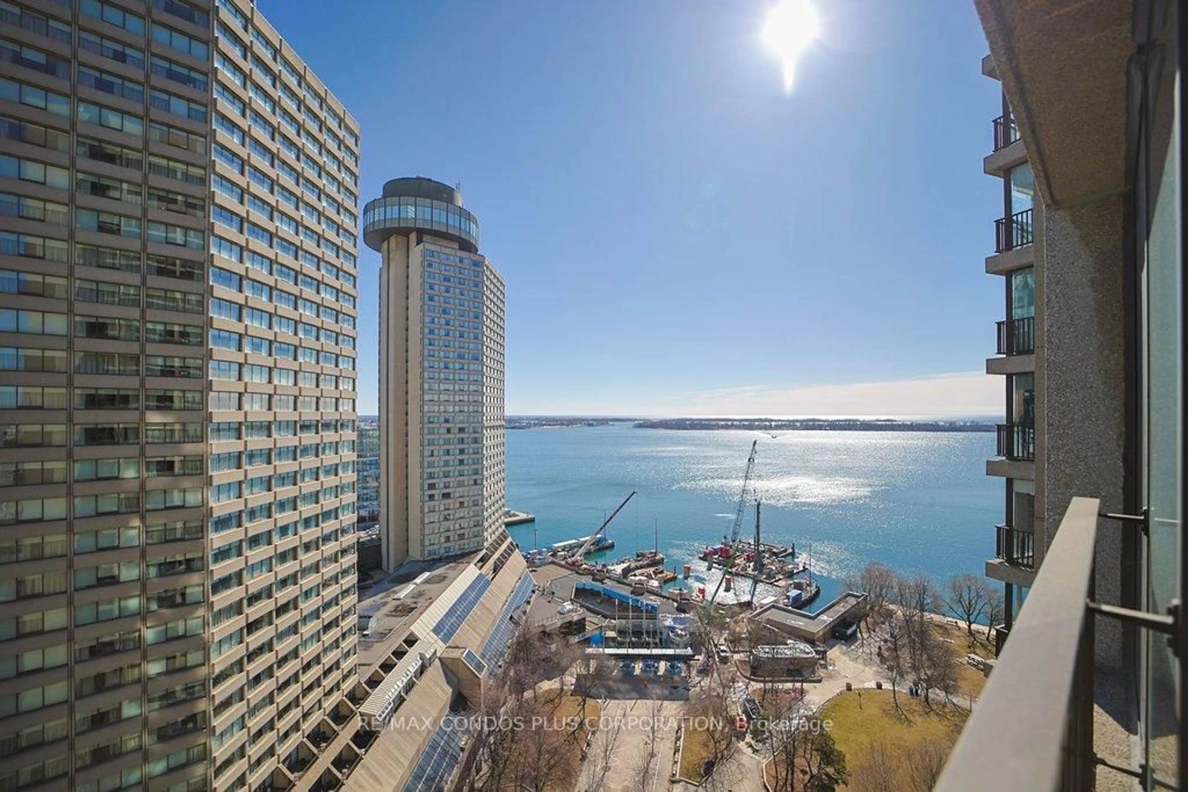 Patio, water/lake/river/ocean view for 33 HARBOUR Sq #2232, Toronto Ontario M5J 2G2