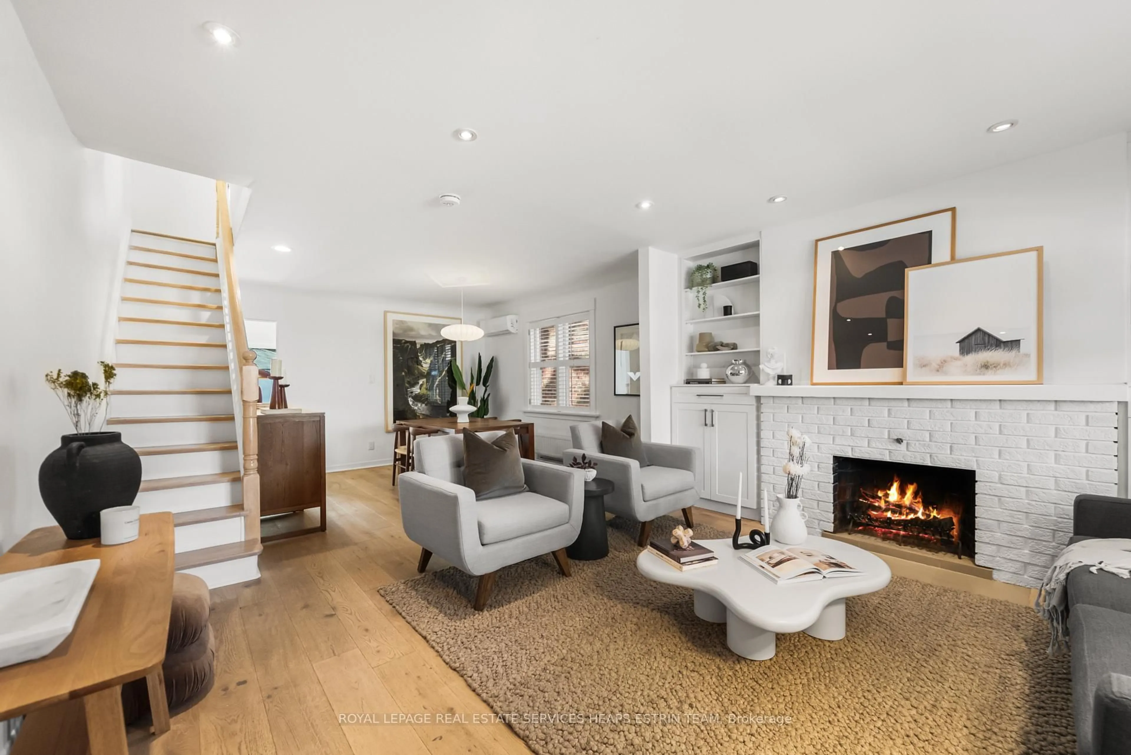 Living room with furniture, unknown for 130 Donegall Dr, Toronto Ontario M4G 3G8