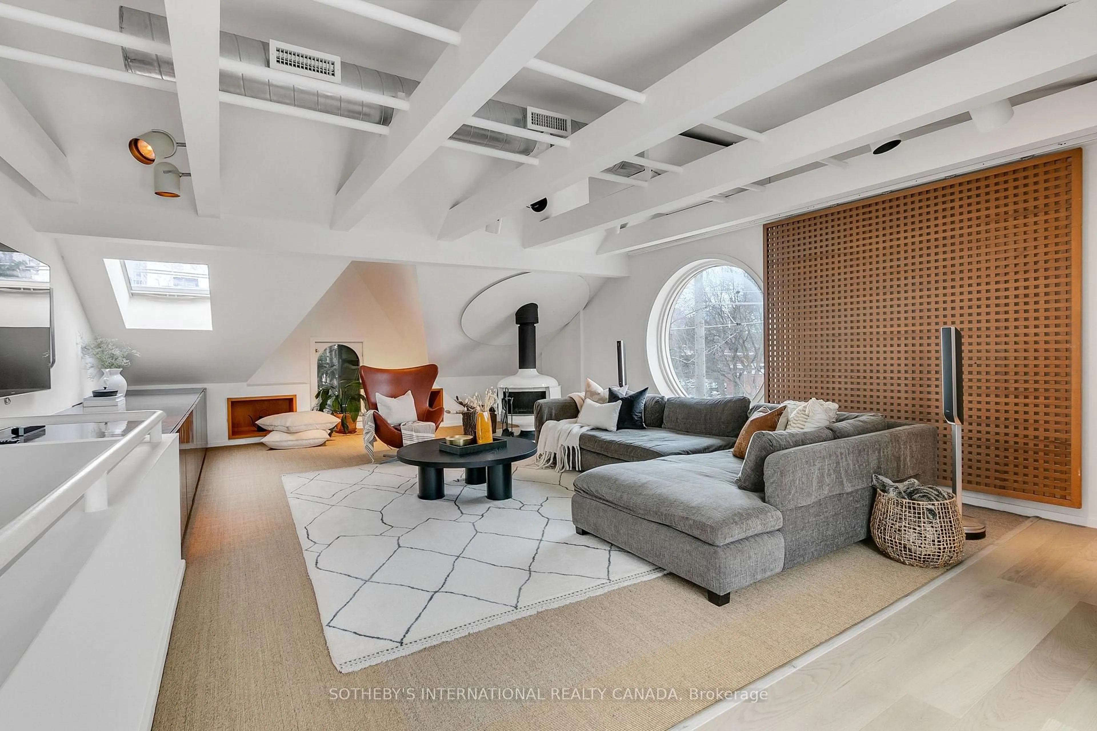 Living room with furniture, unknown for 458-460 Gerrard St, Toronto Ontario M5A 2H3