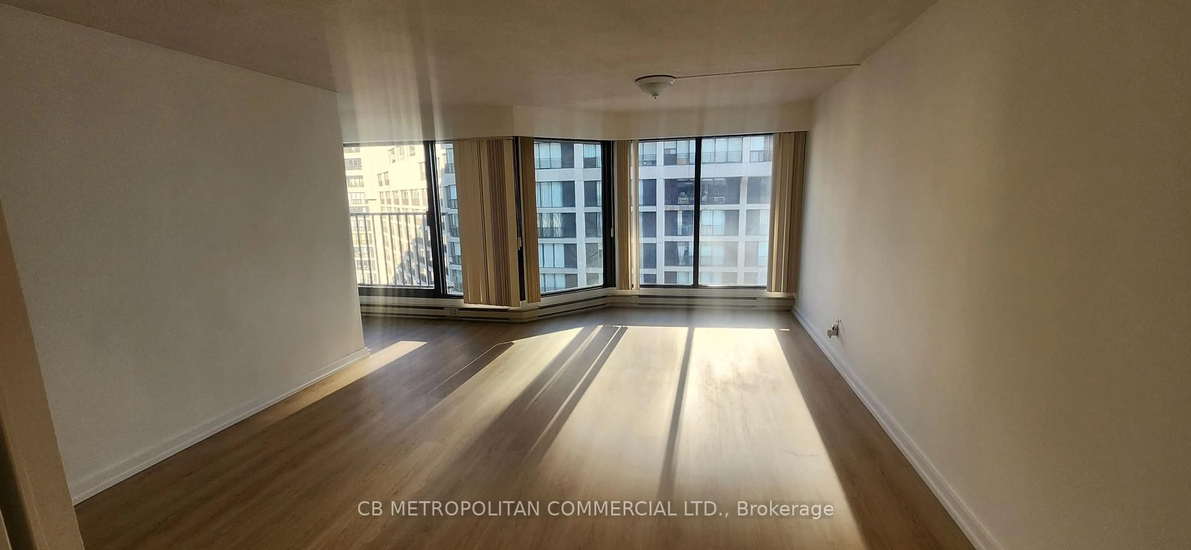 A pic of a room for 65 Harbour Sq #3305, Toronto Ontario M5J 2L4