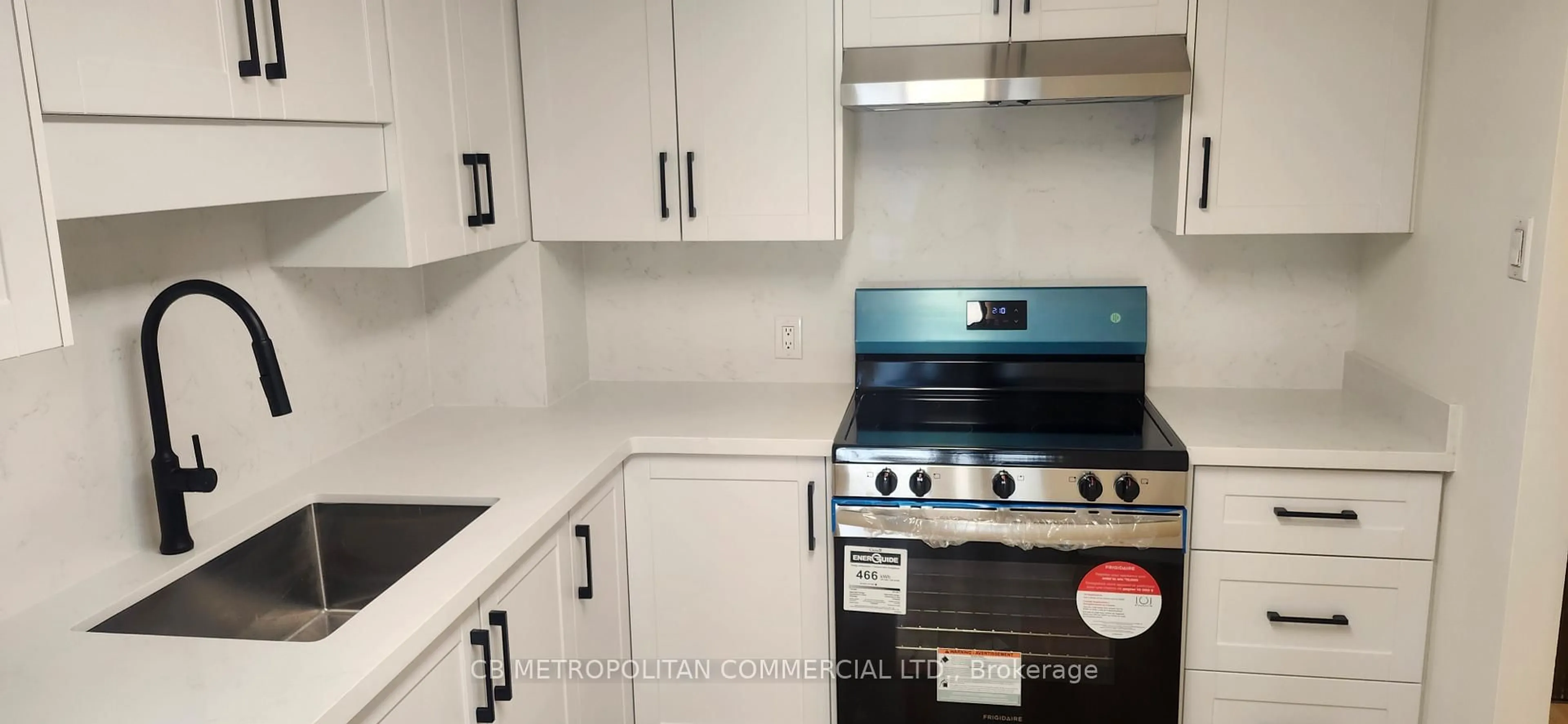 Standard kitchen, unknown for 65 Harbour Sq #3305, Toronto Ontario M5J 2L4