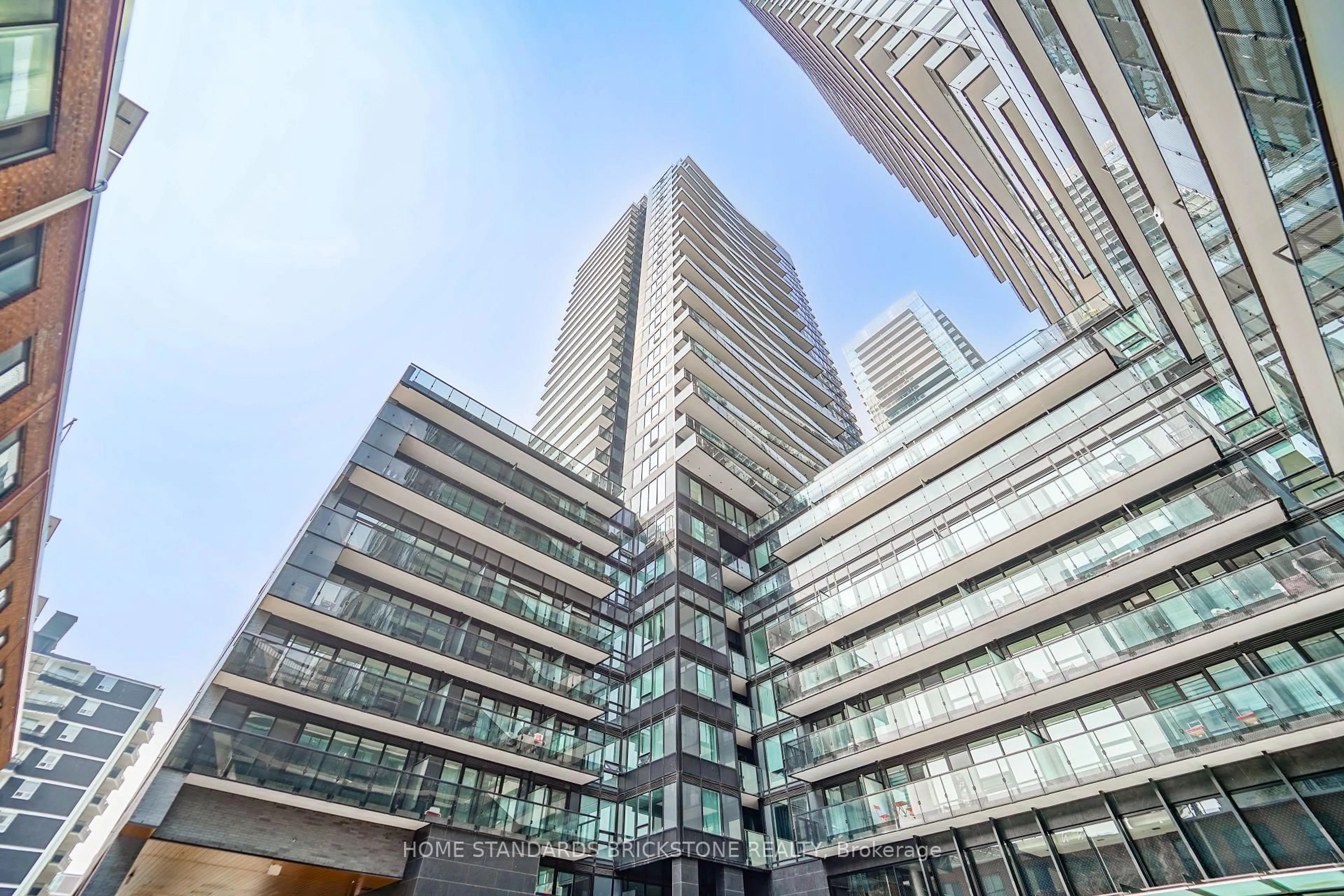 Indoor foyer for 117 Broadway Ave #1705, Toronto Ontario M4P 1V3