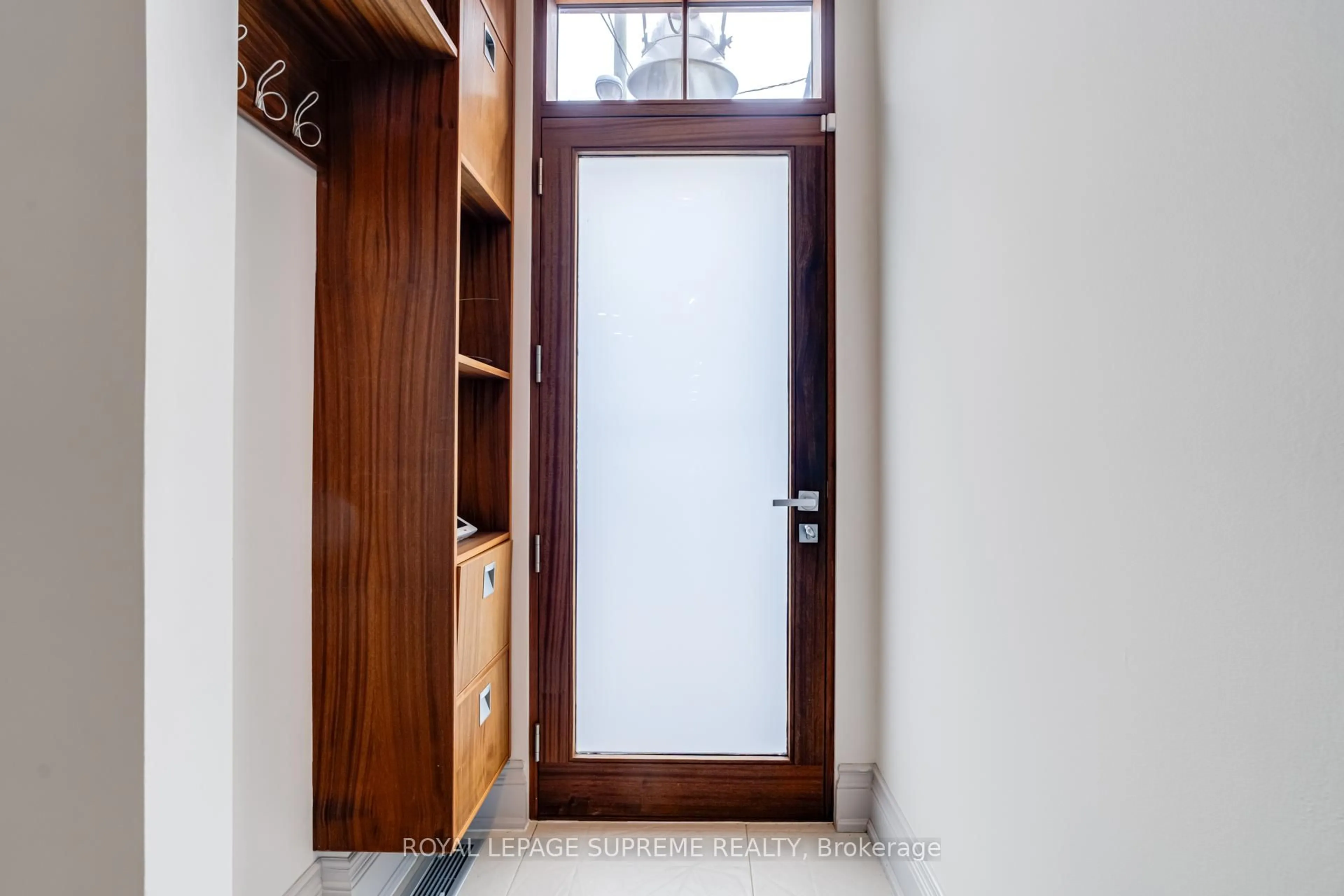 Indoor entryway for 2 Plymouth Ave, Toronto Ontario M6J 1Z1