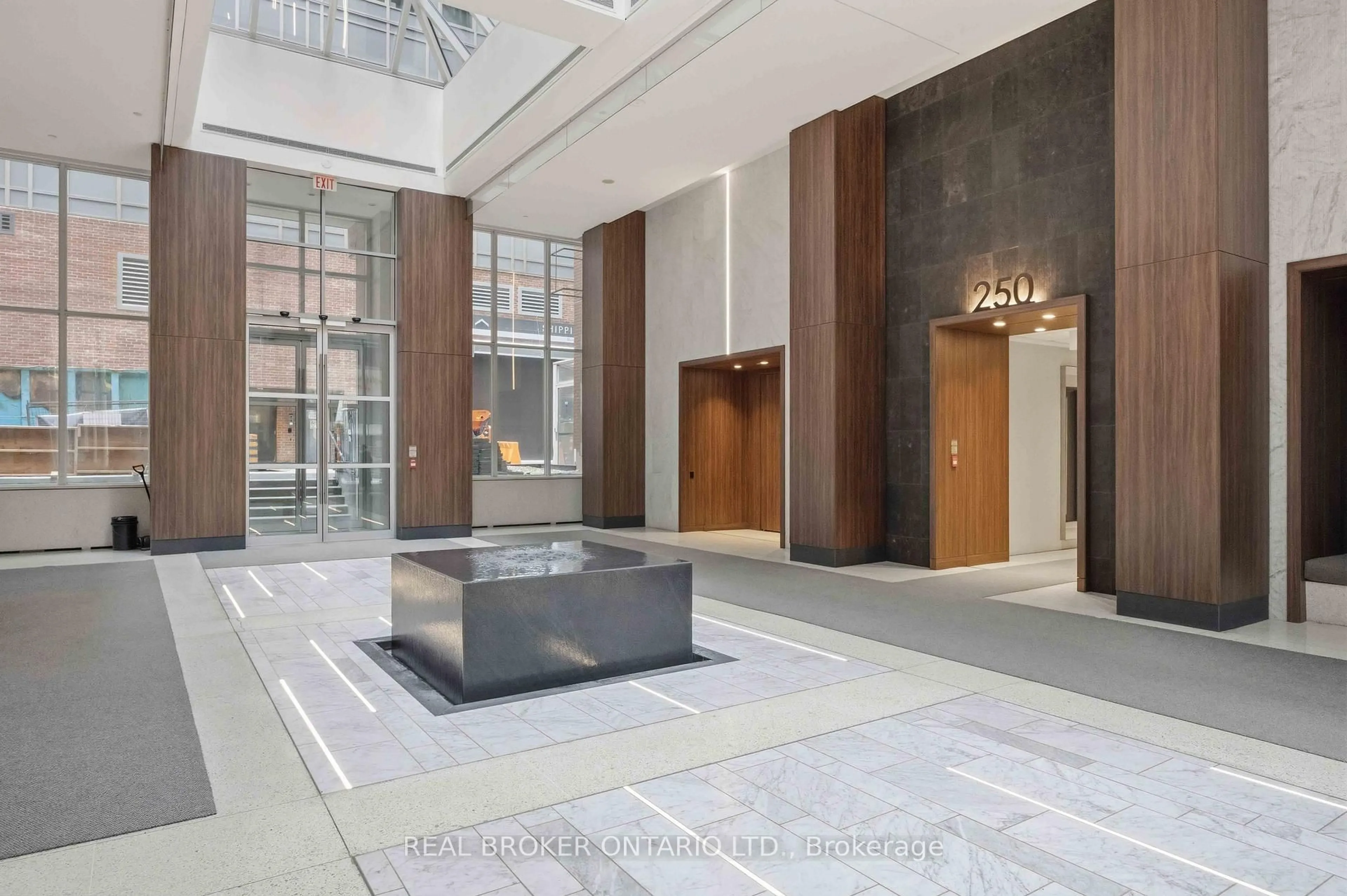 Lobby for 250 Wellington St #636, Toronto Ontario M5V 3P6