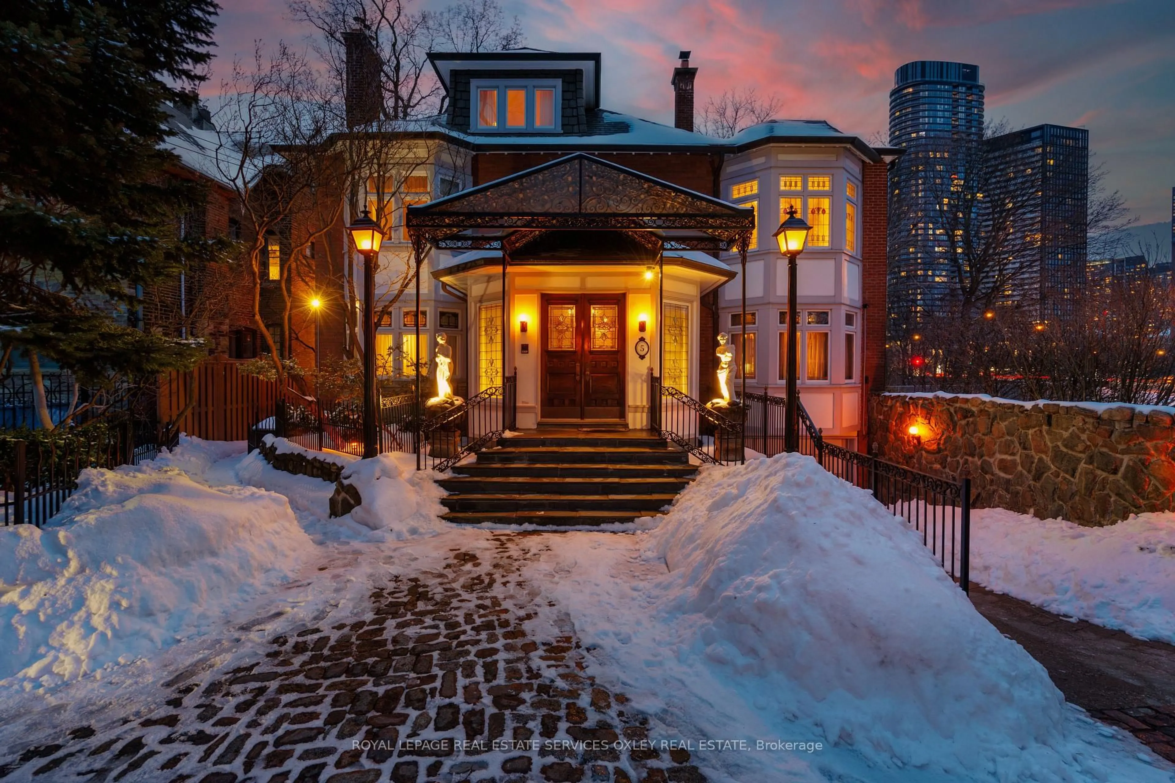 Unknown for 5 Castle Frank Cres, Toronto Ontario M4W 3A2