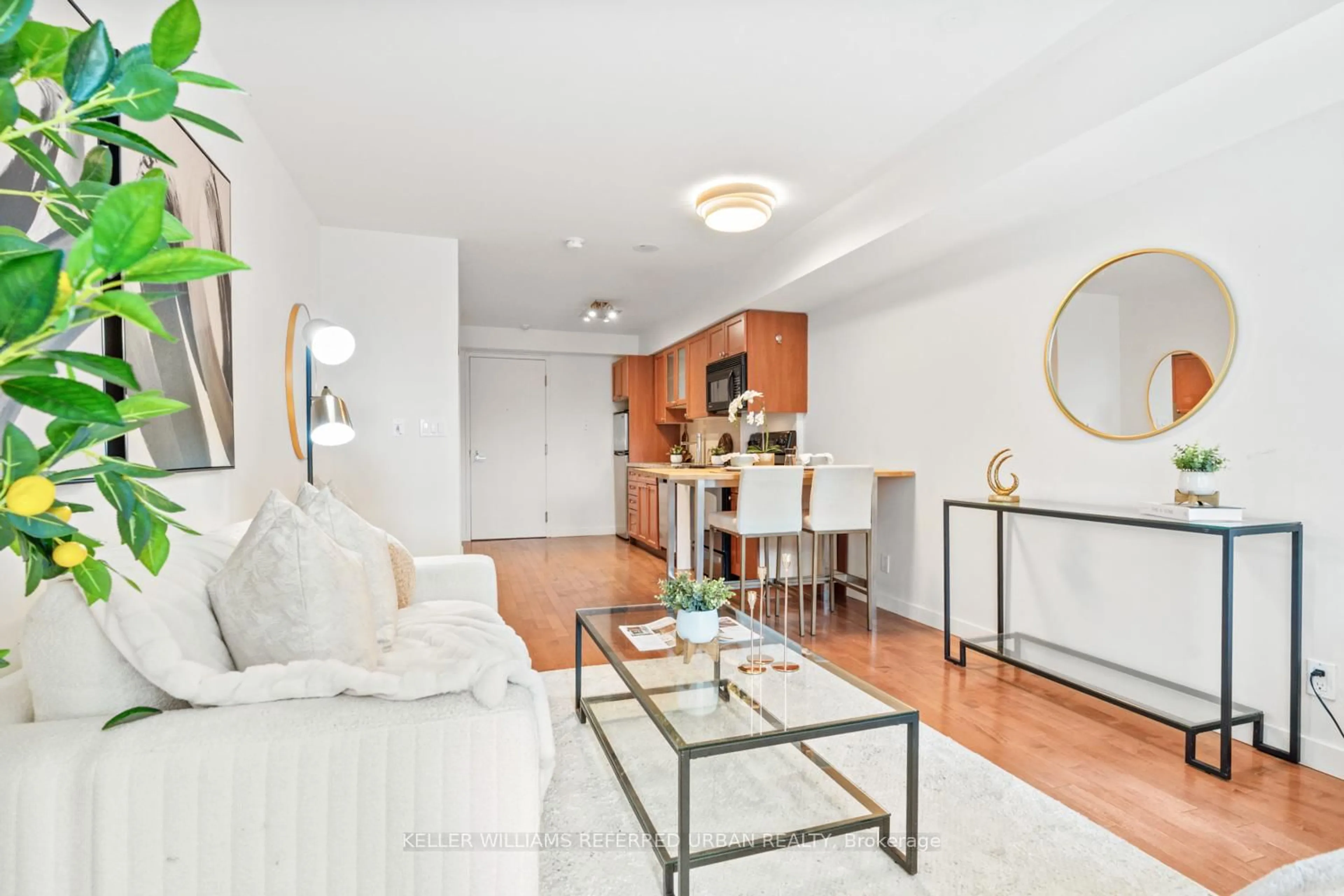 Living room with furniture, wood/laminate floor for 1005 King St #341, Toronto Ontario M6K 3M8