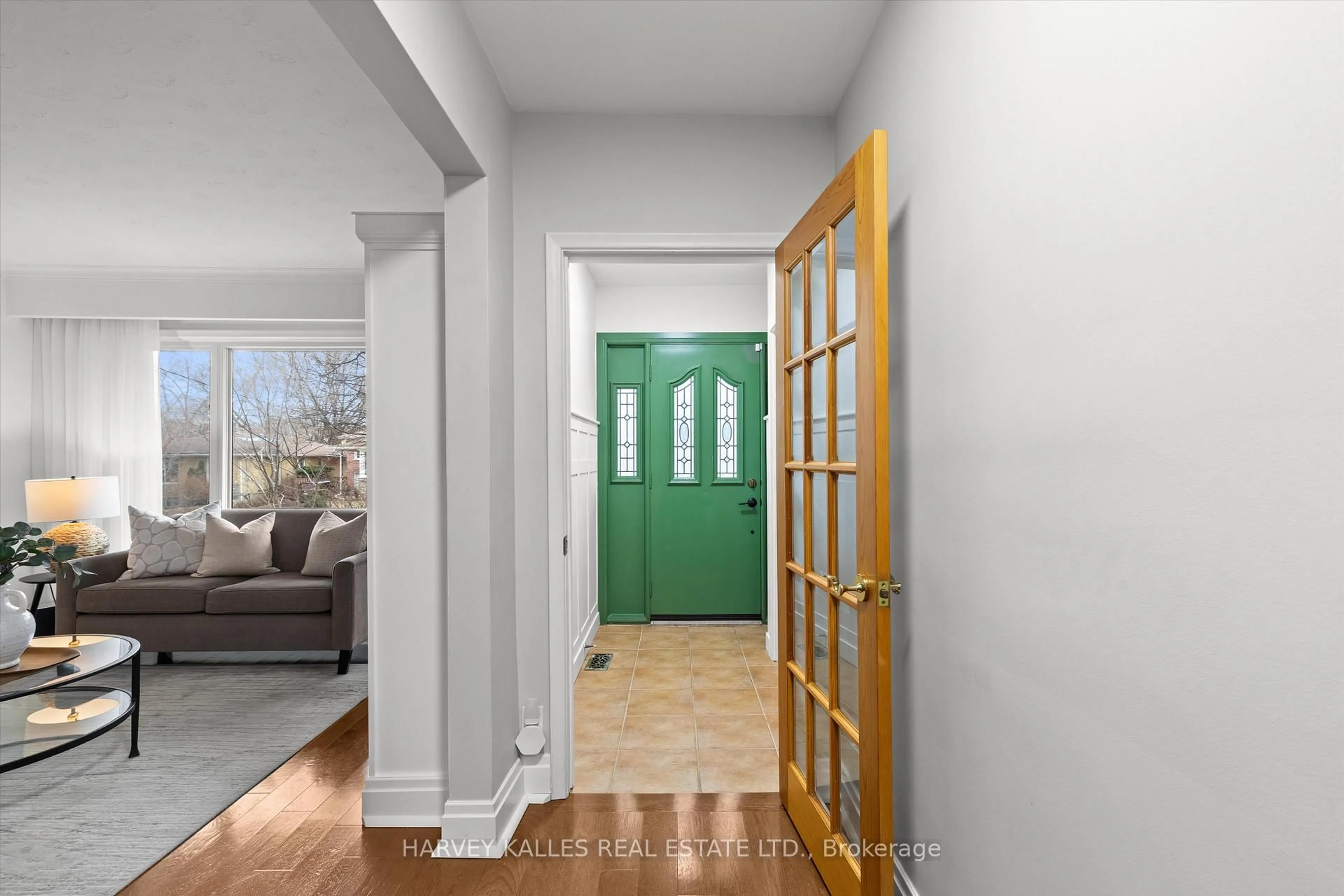 Indoor entryway for 134 Santa Barbara Rd, Toronto Ontario M2N 2C5