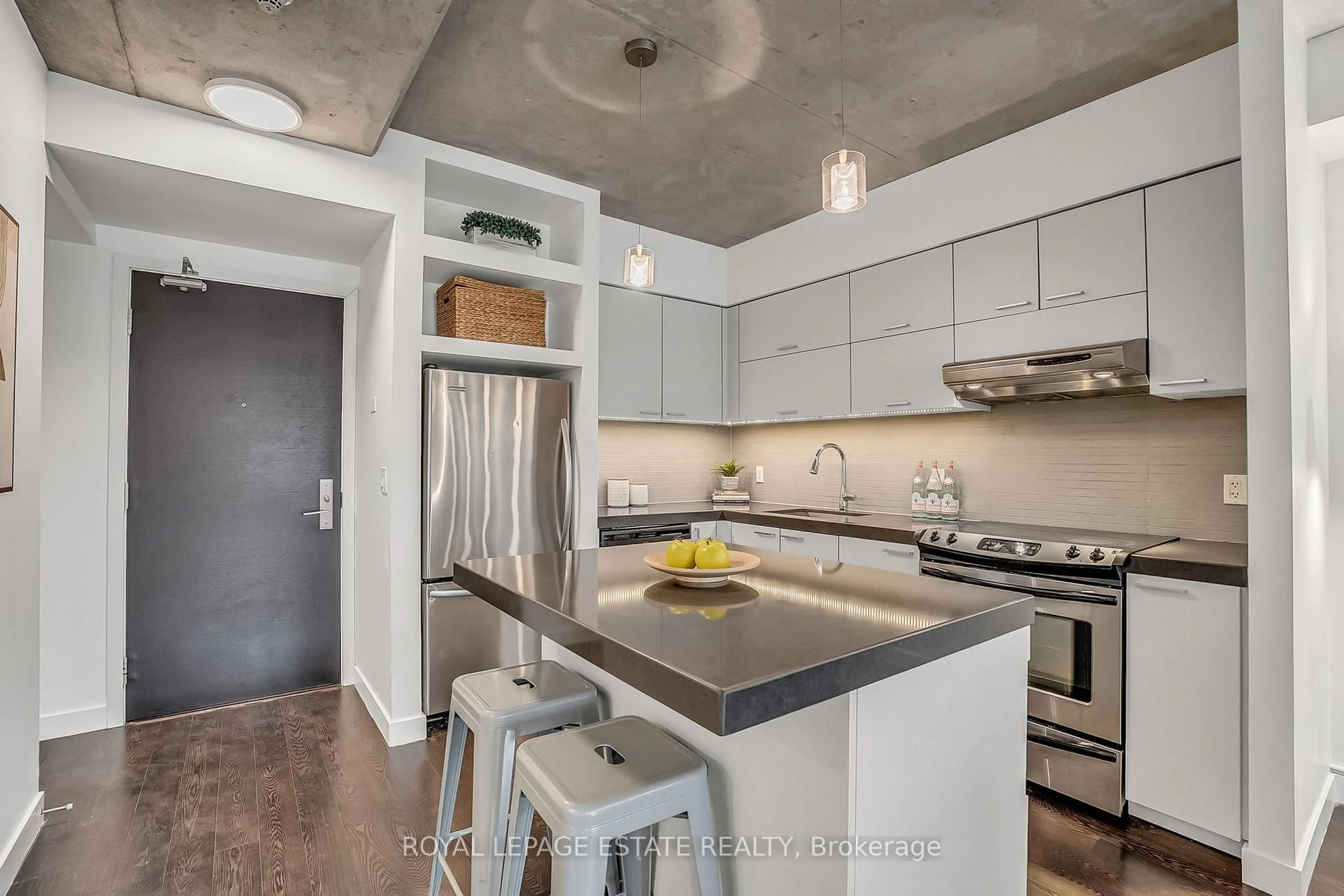 Contemporary kitchen, unknown for 55 Stewart St #636, Toronto Ontario M5V 2V1