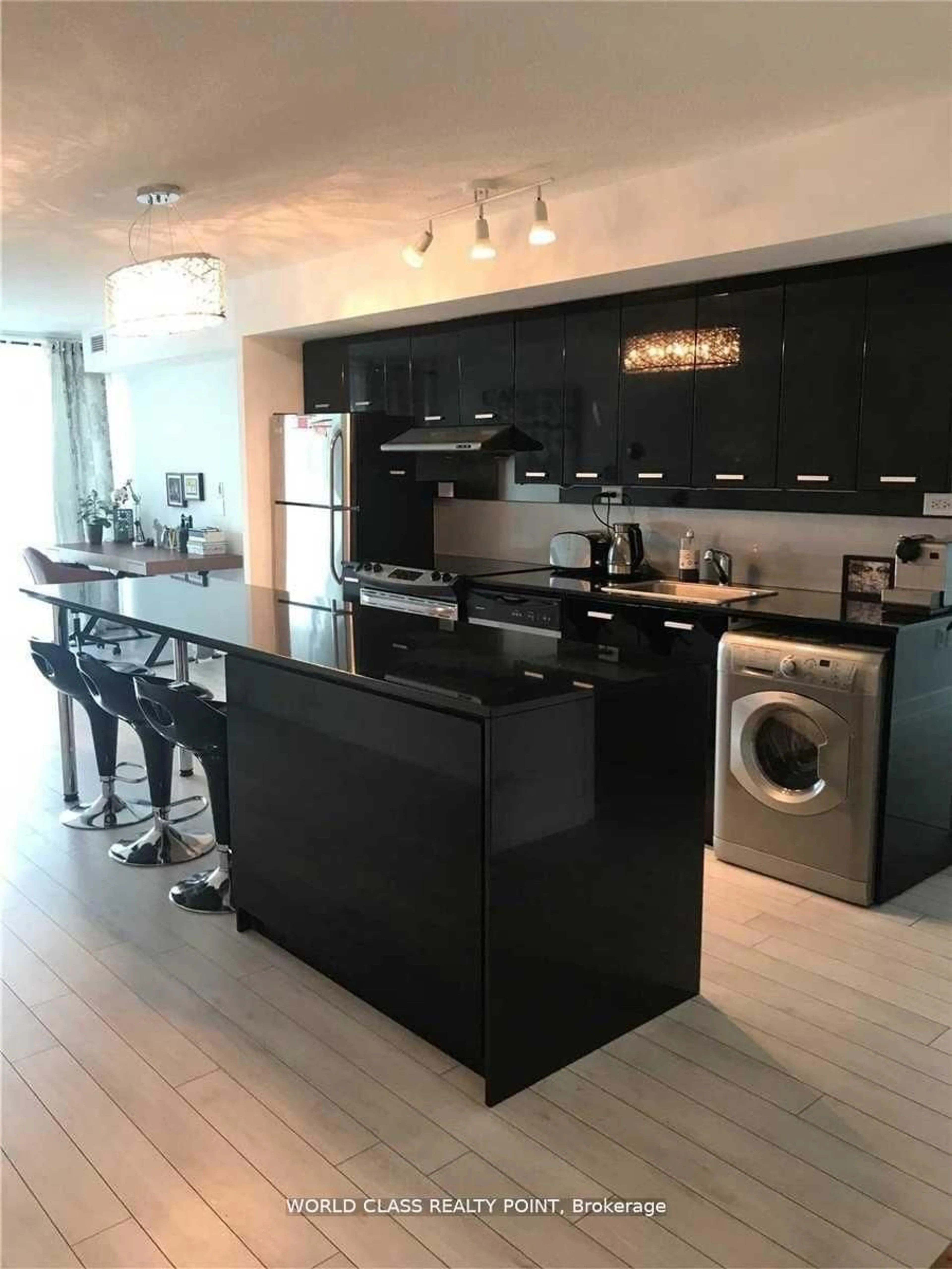 Contemporary kitchen, unknown for 33 Singer Crt #611, Toronto Ontario M2K 0B4