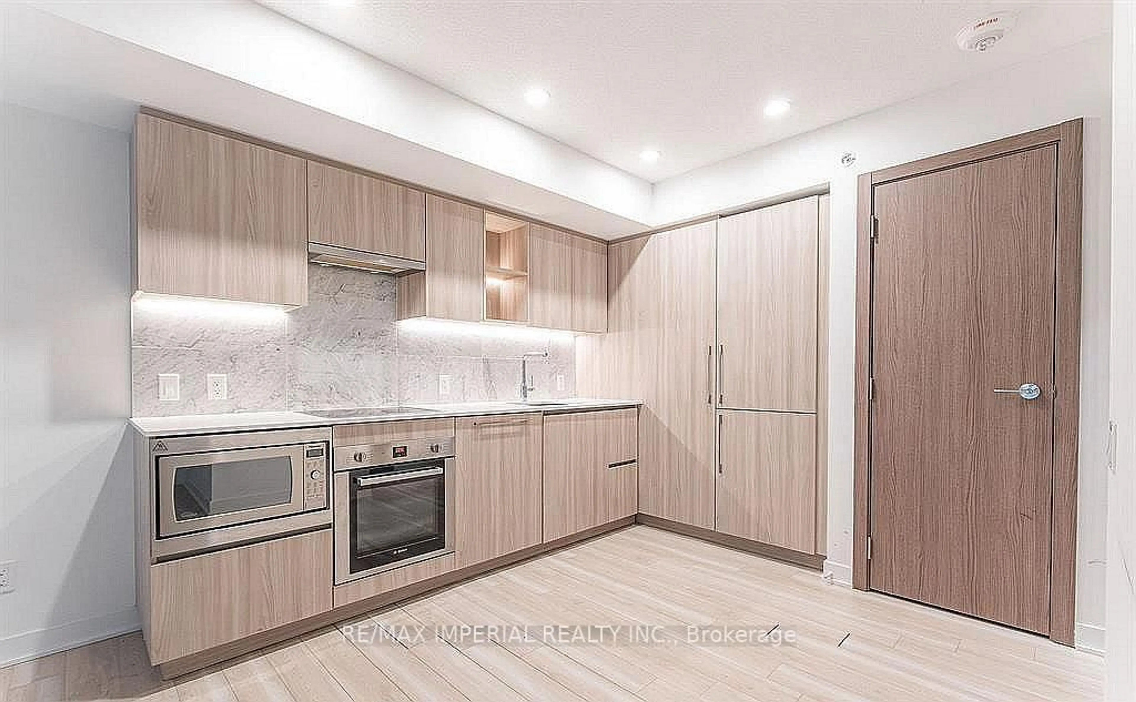 Unknown for 17 Bathurst St #1902, Toronto Ontario M6A 2E1