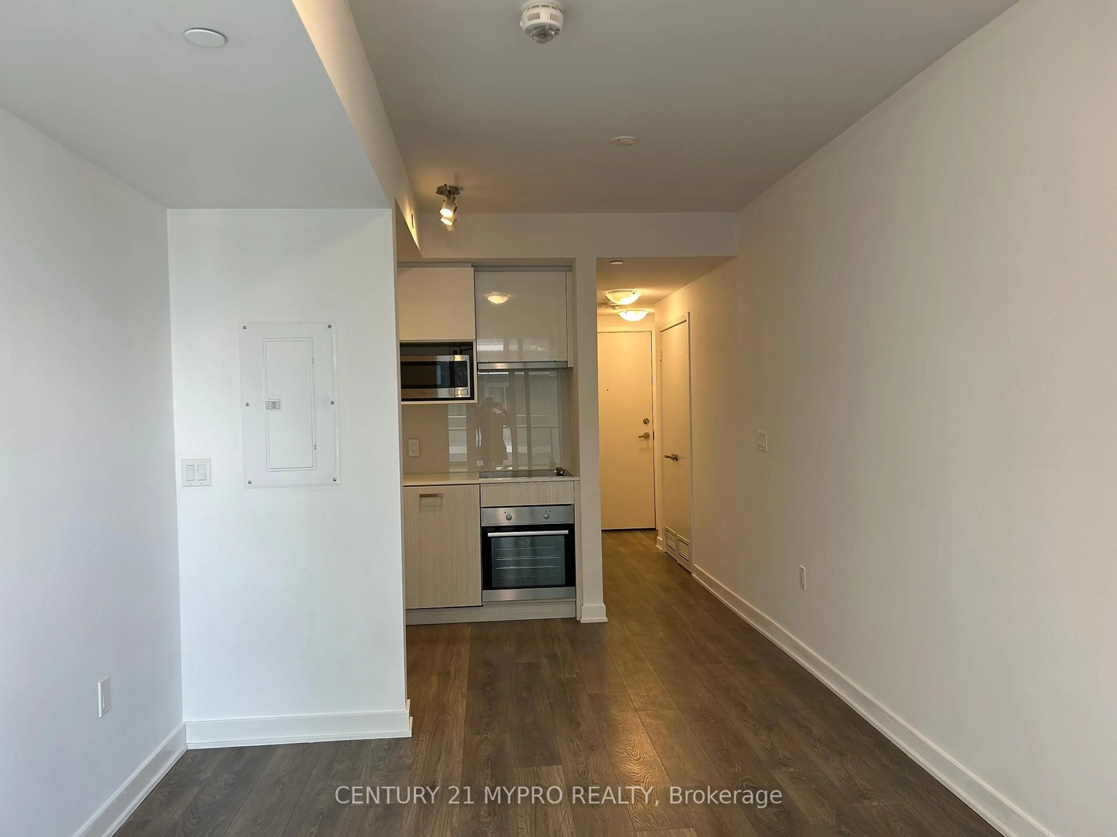 A pic of a room for 195 Redpath Ave #2714, Toronto Ontario M4P 0E4