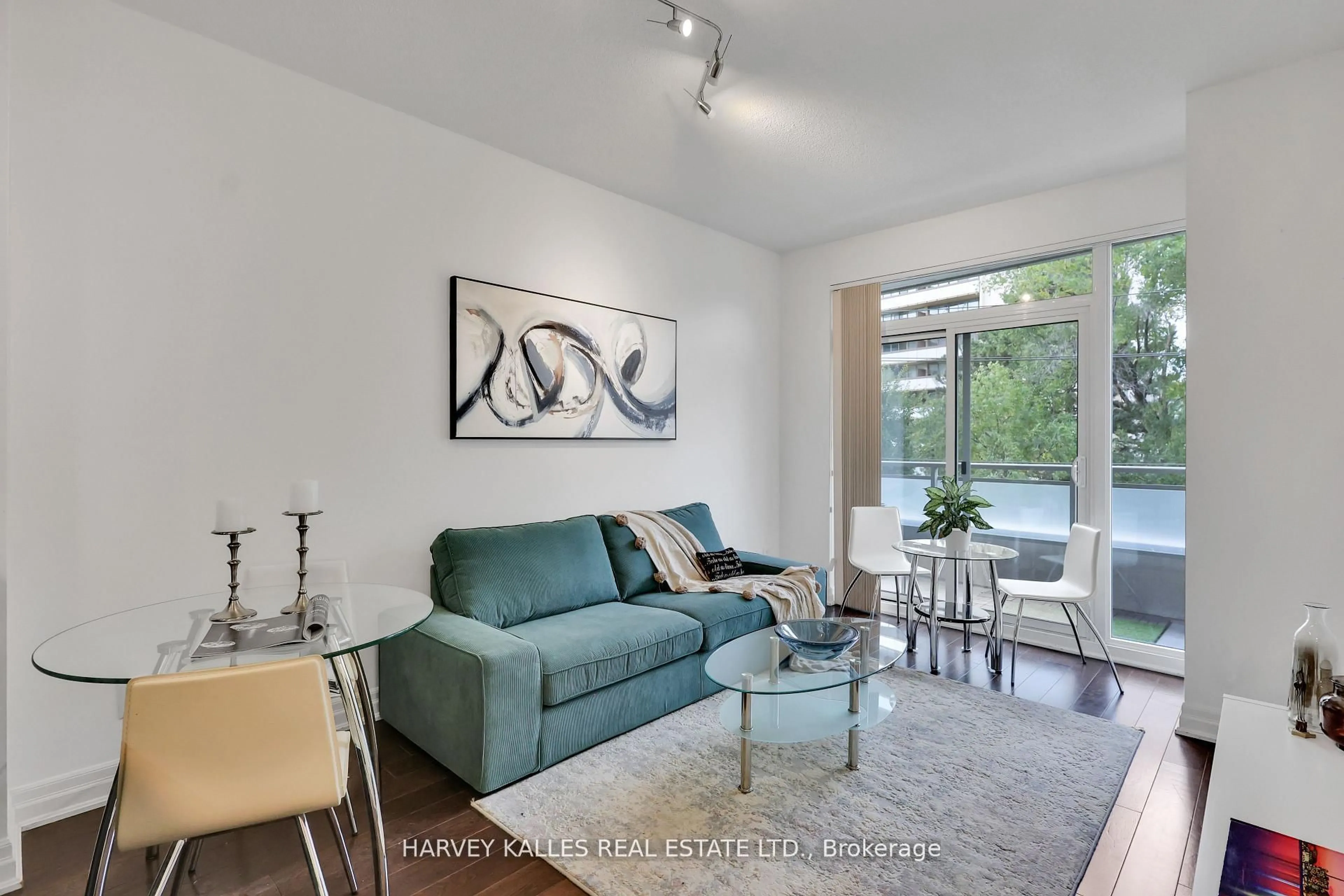 Living room with furniture, unknown for 17 Ruddington Dr #305, Toronto Ontario M2K 0A8