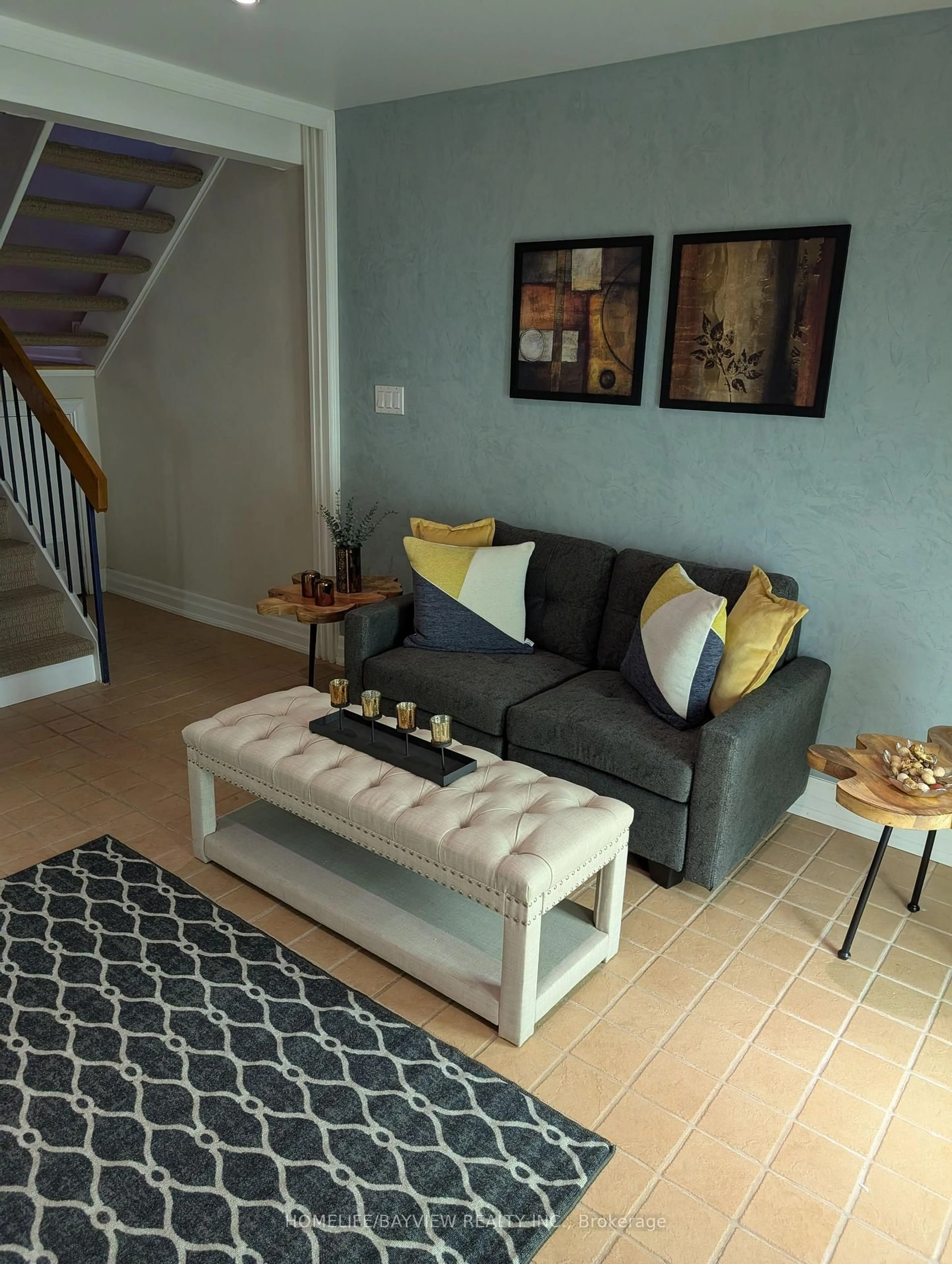 Living room with furniture, unknown for 18 Oaken Gate Way #18, Toronto Ontario M2P 2A1