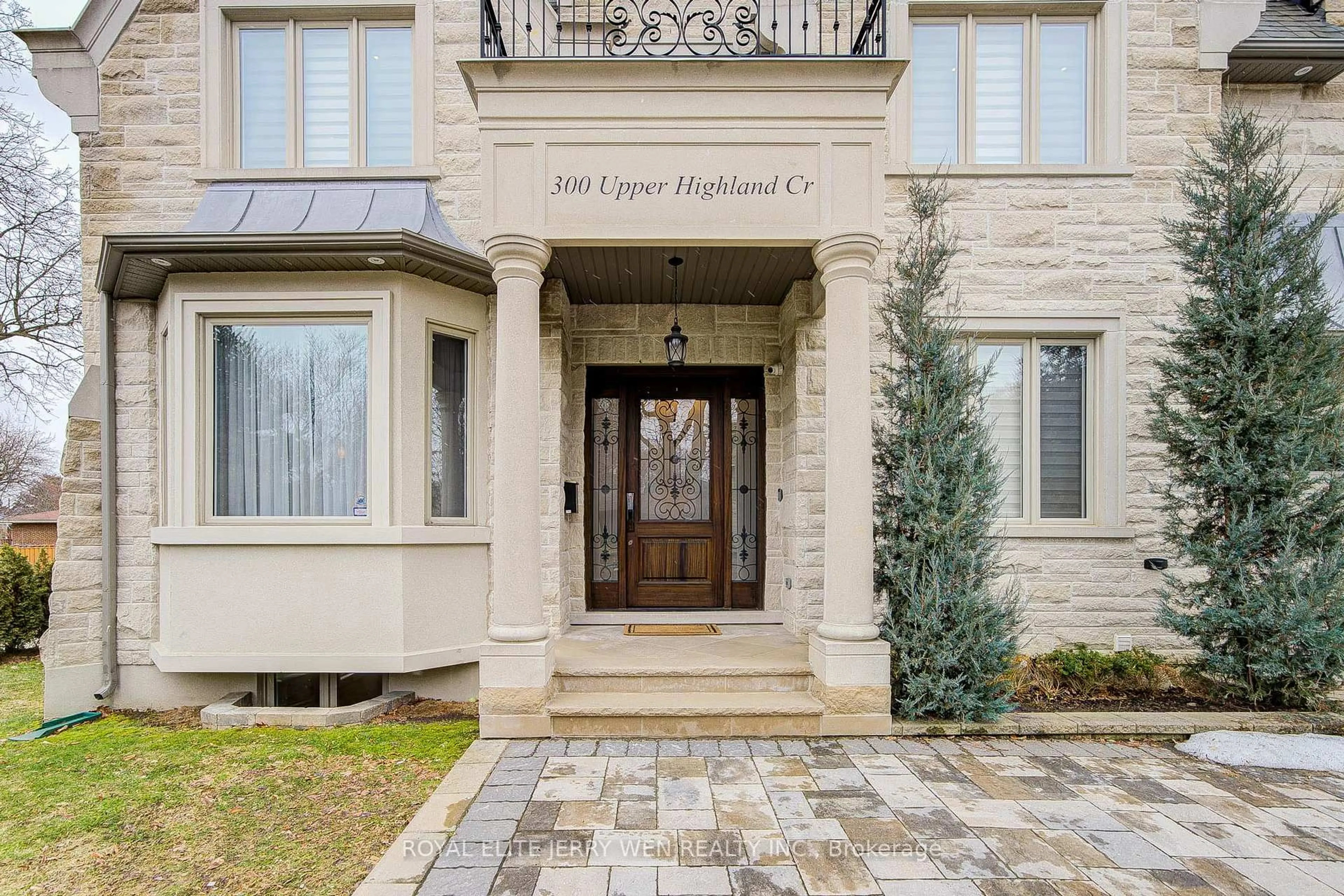 Unknown for 300 Upper Highland Cres, Toronto Ontario M2P 1V5