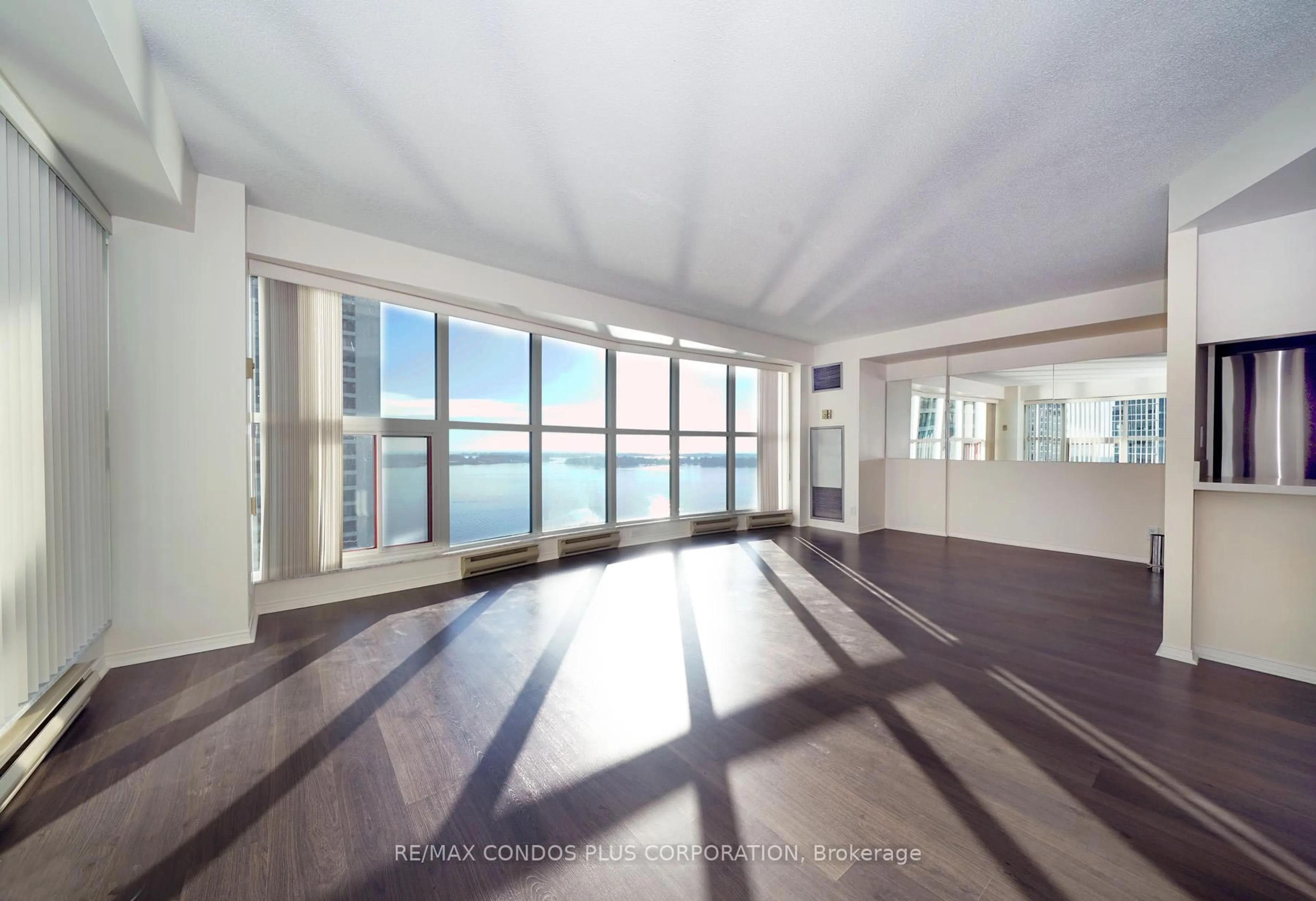 Indoor foyer for 99 Harbour Sq #2702, Toronto Ontario M5J 2H2