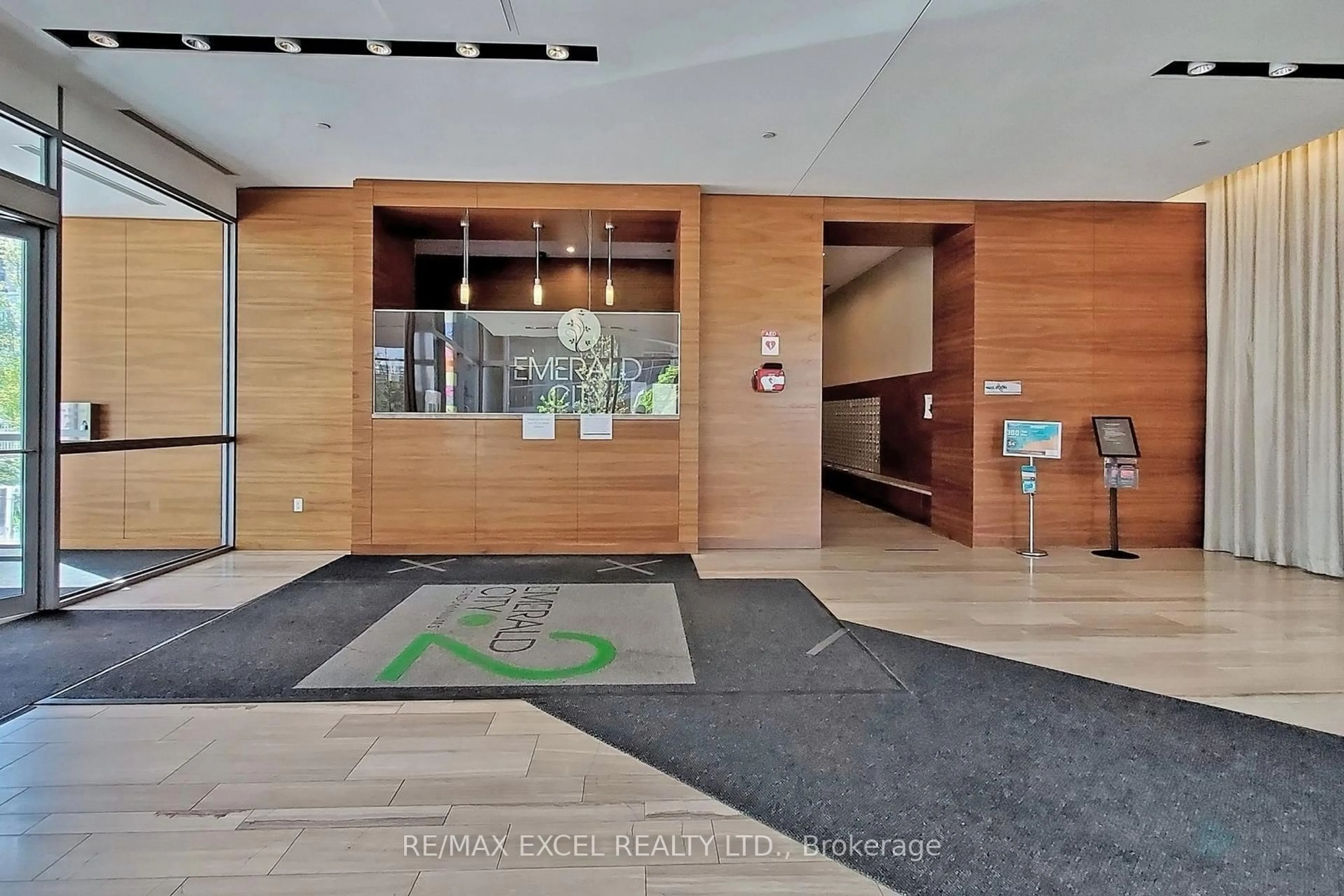 Indoor foyer for 66 Forest Manor Rd #1402, Toronto Ontario M2J 0B7