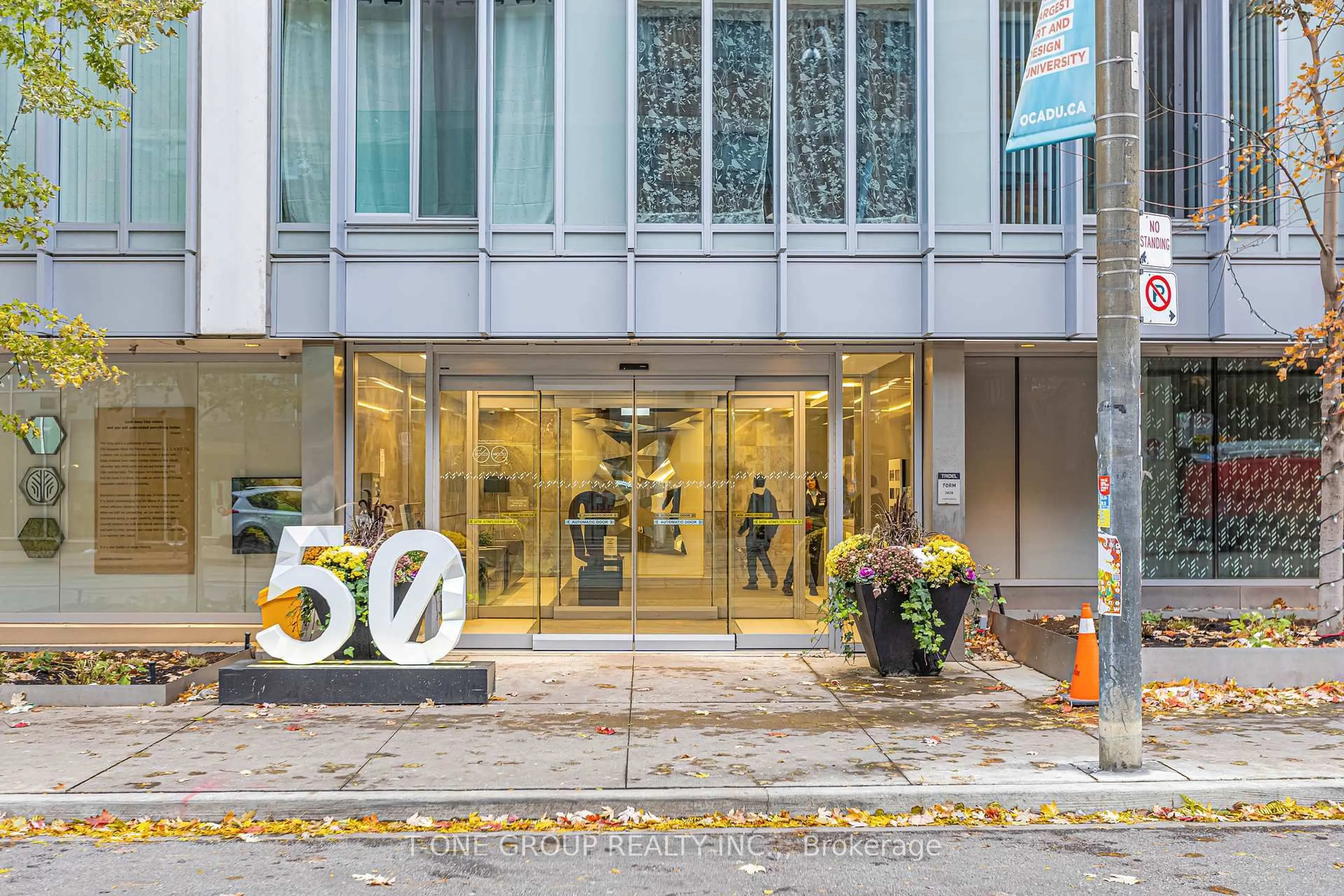 Indoor foyer for 50 Mccaul St #513, Toronto Ontario M5T 1V9